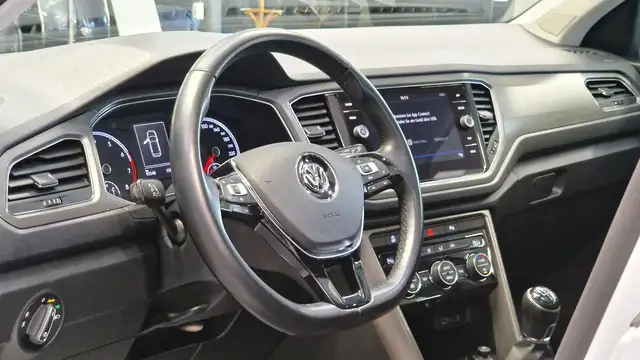 Volkswagen T-Roc view 12
