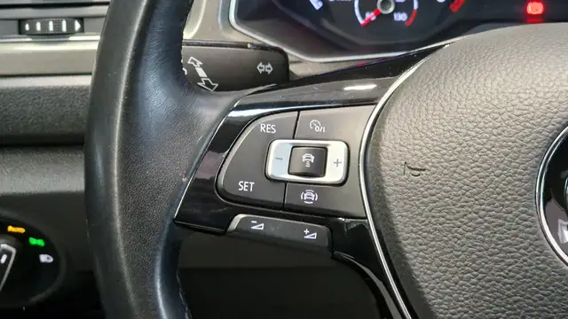 Volkswagen T-Roc view 19