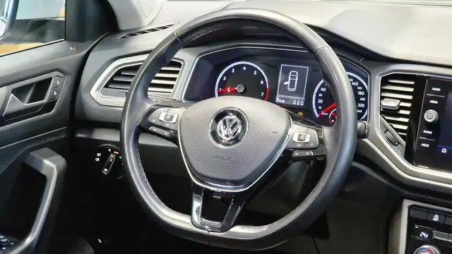 Volkswagen T-Roc view 13