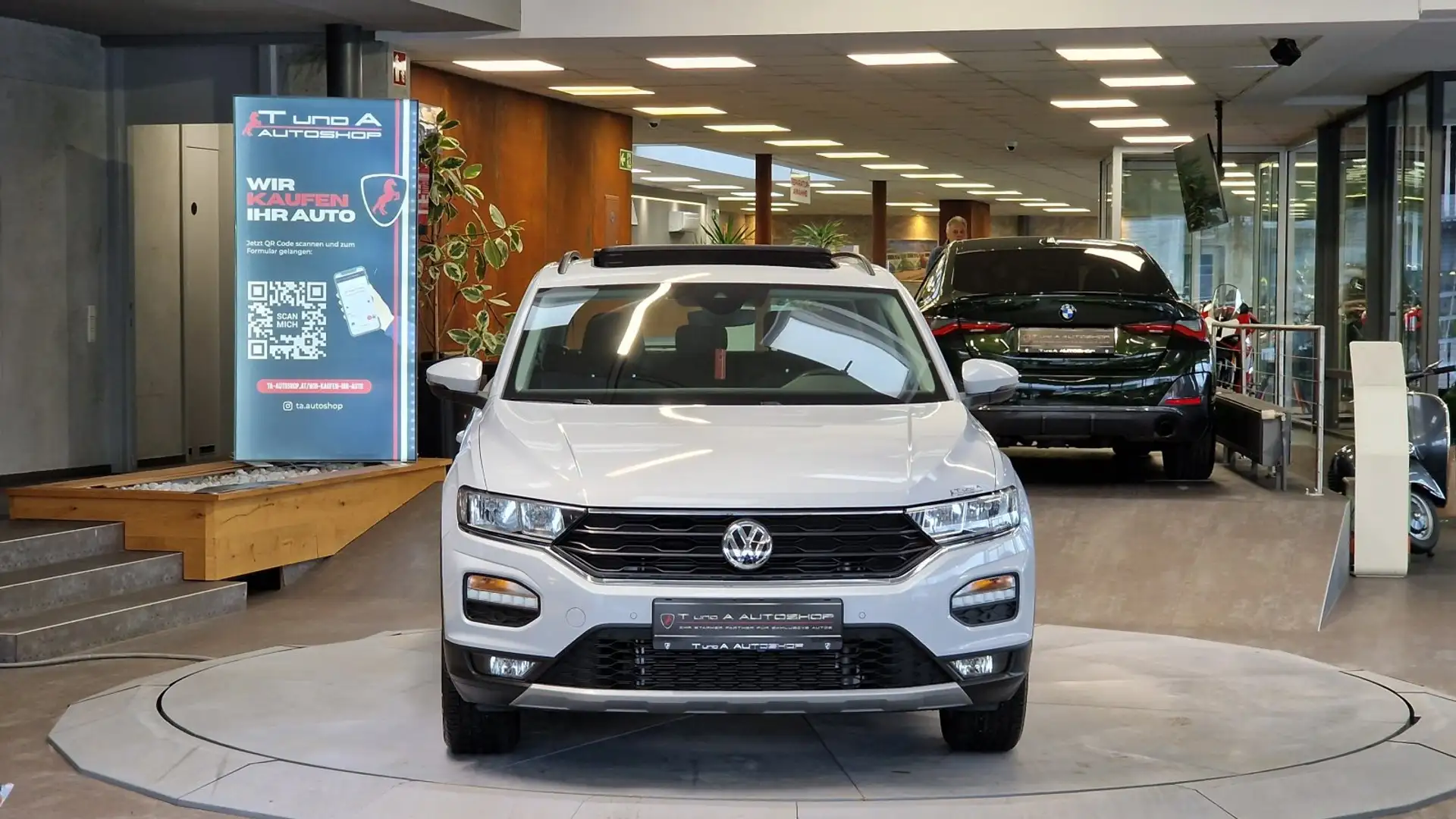 Volkswagen T-Roc 1.0 TSI 1-Hand Design *Pano*Kamera*Carplay*16Zoll* Weiß - 2