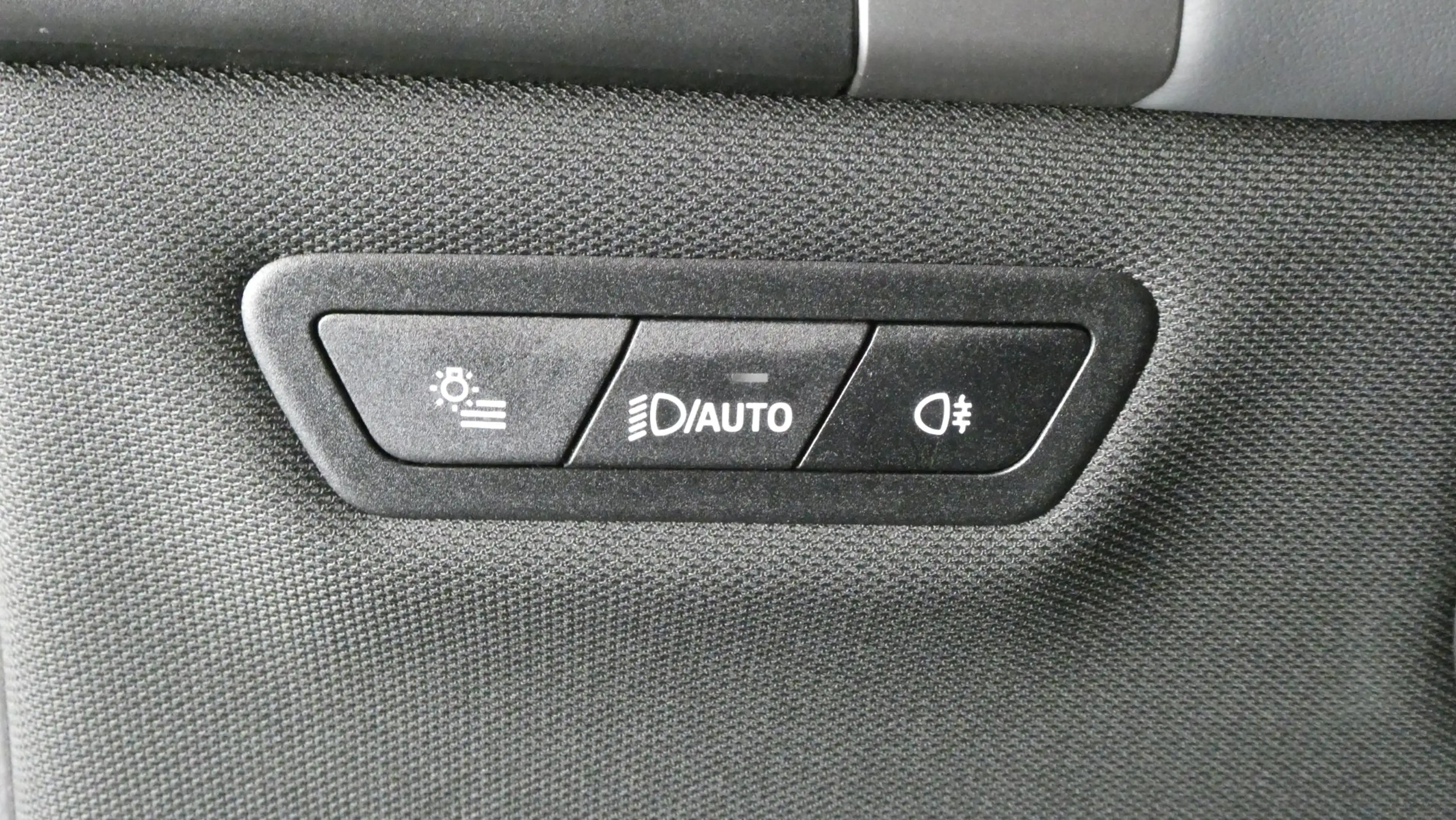 BMW iX xDrive45 101kWh — photo 14