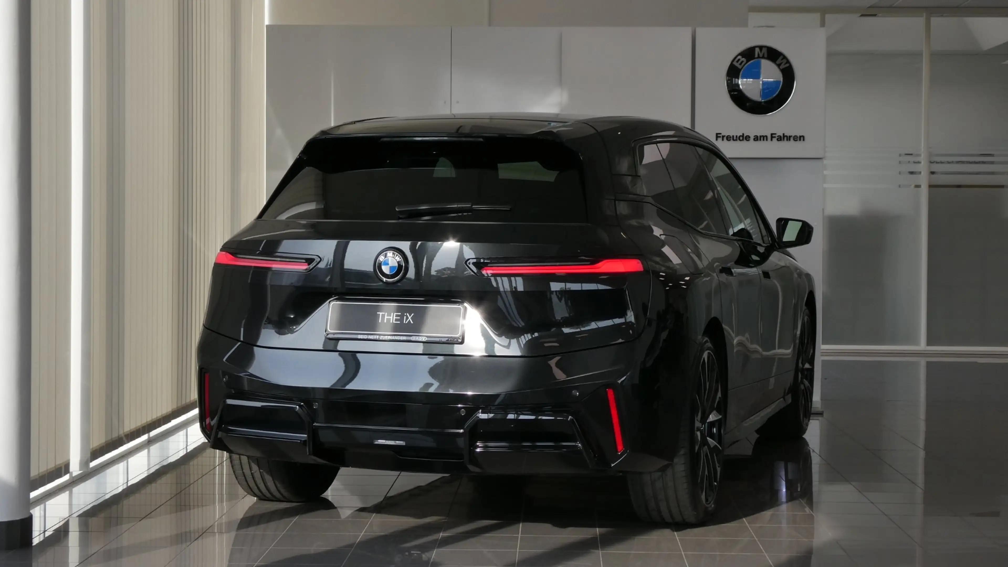 BMW iX xDrive45 101kWh — photo 6