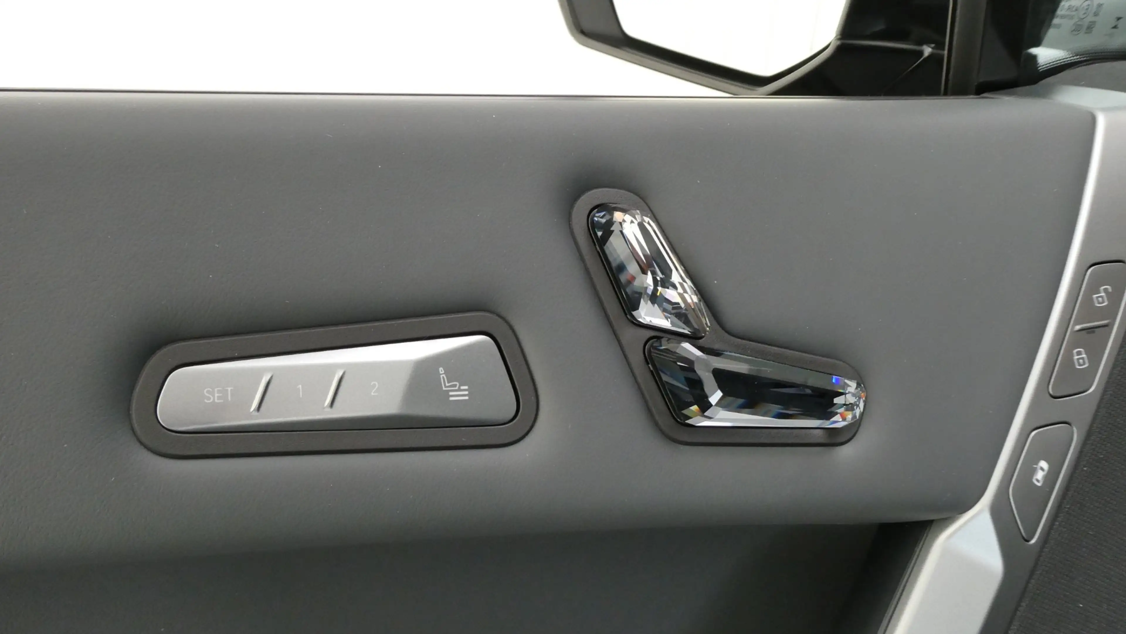 BMW iX xDrive45 101kWh — photo 11