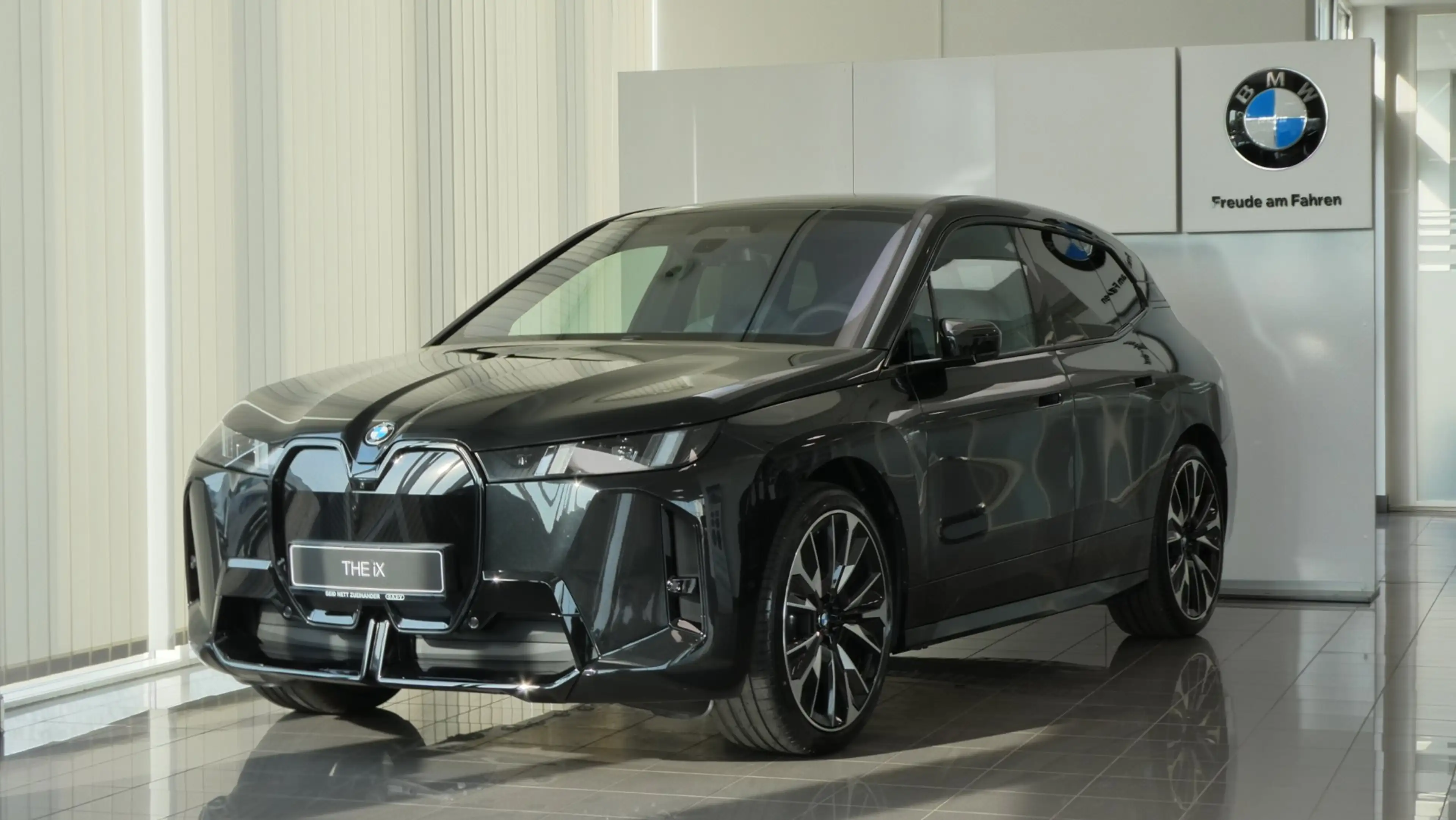 BMW iX xDrive45 101kWh