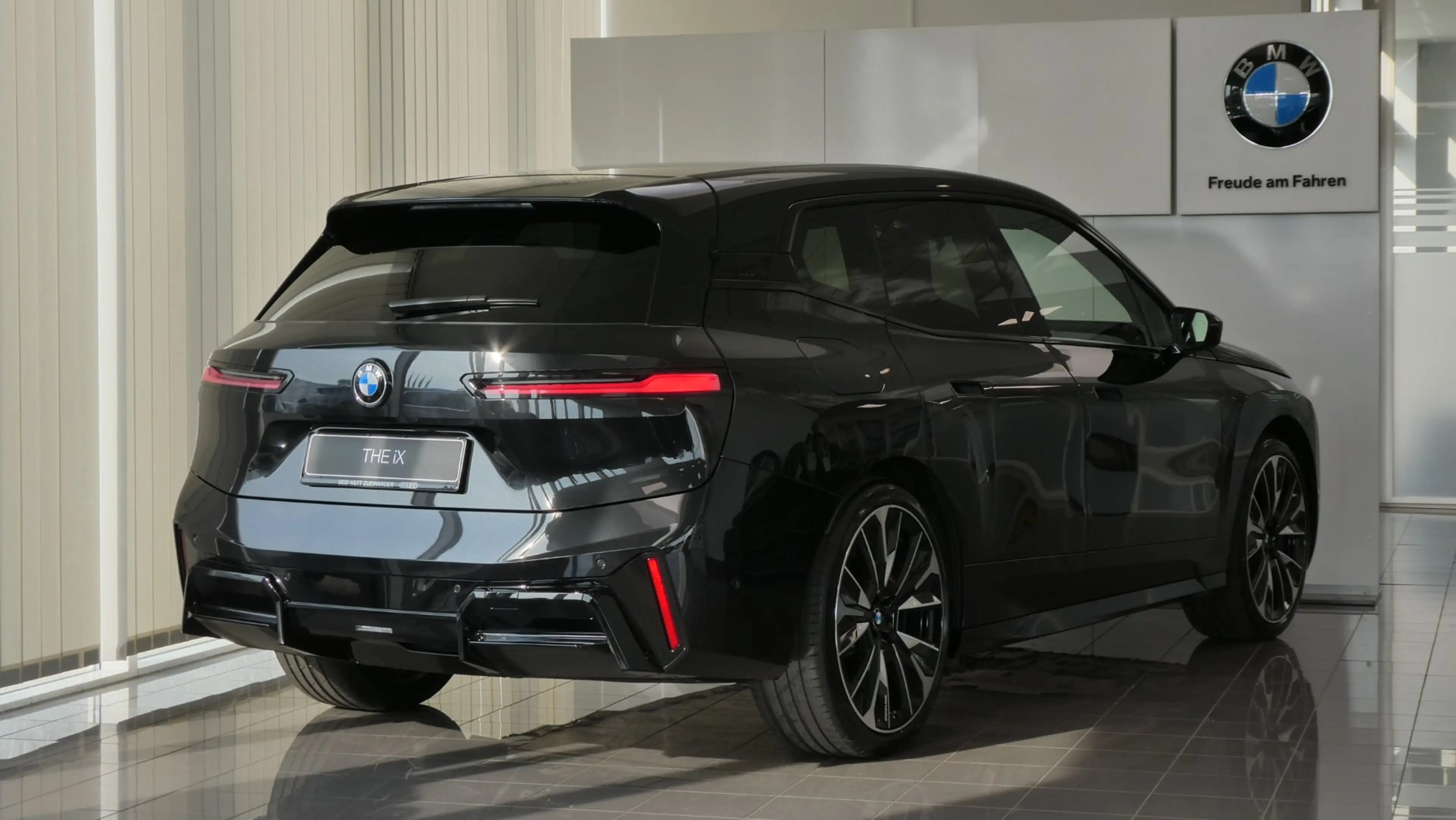 BMW iX xDrive45 101kWh — photo 5