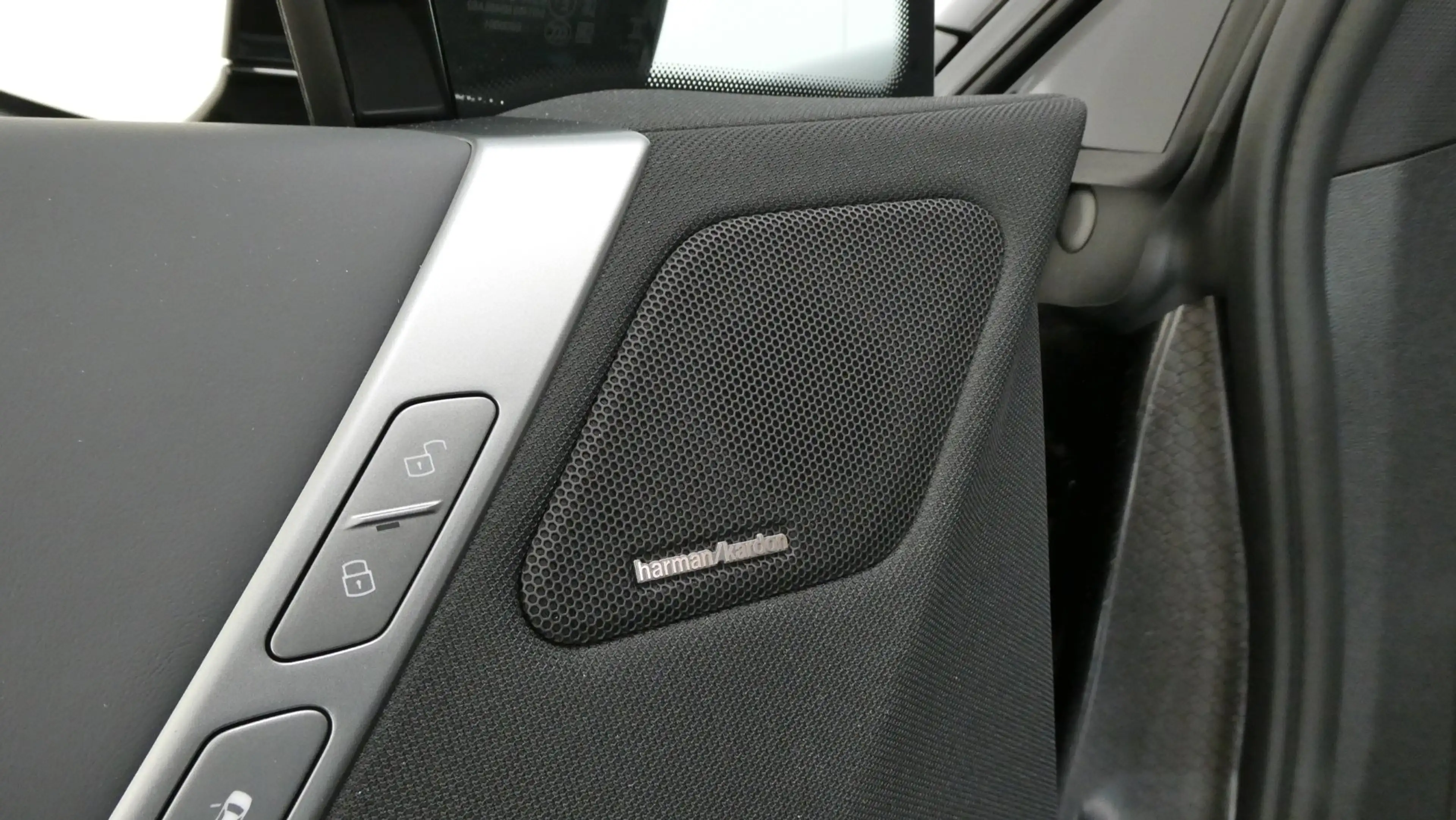 BMW iX xDrive45 101kWh — photo 12