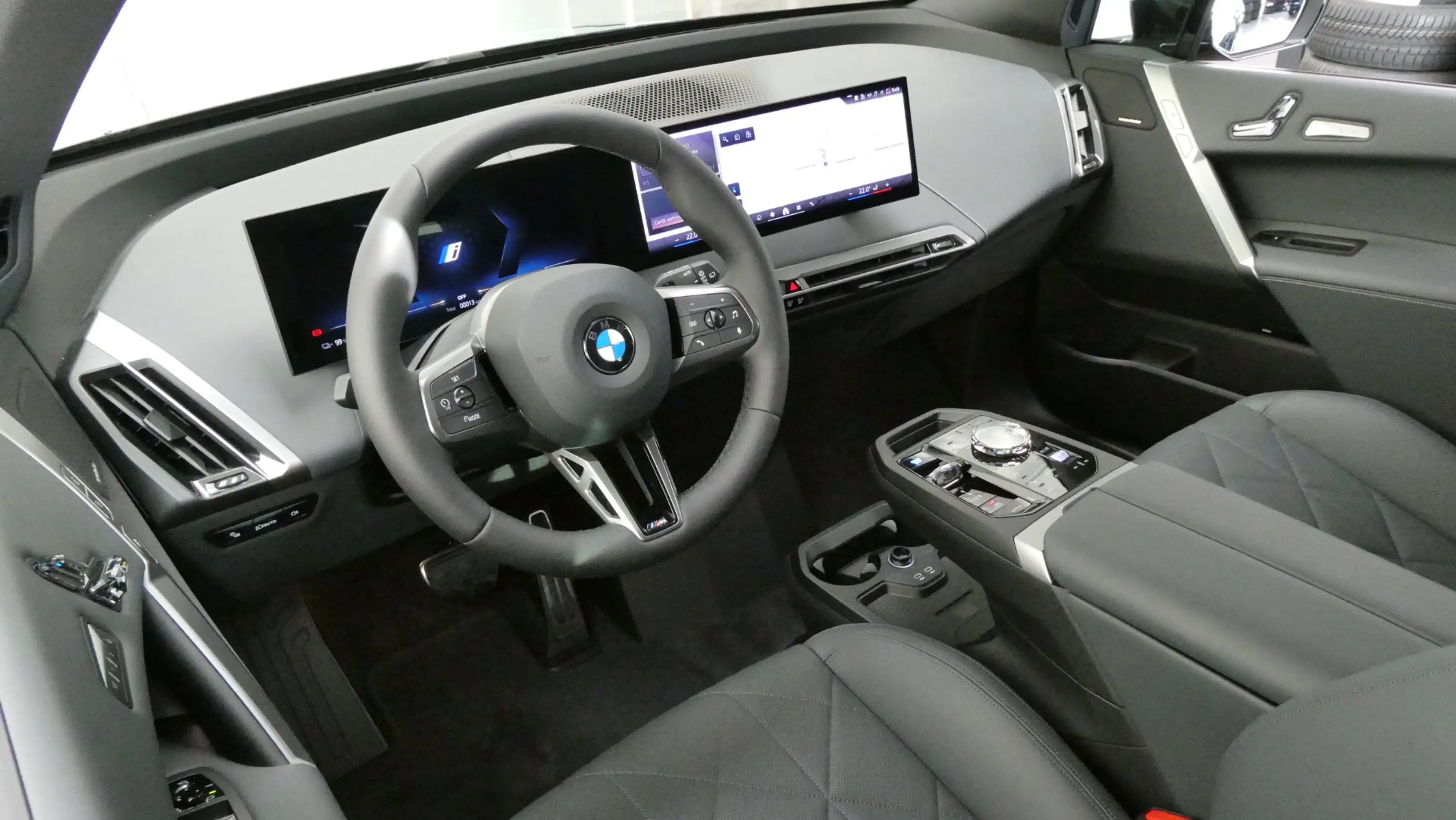 BMW iX xDrive45 101kWh — photo 9