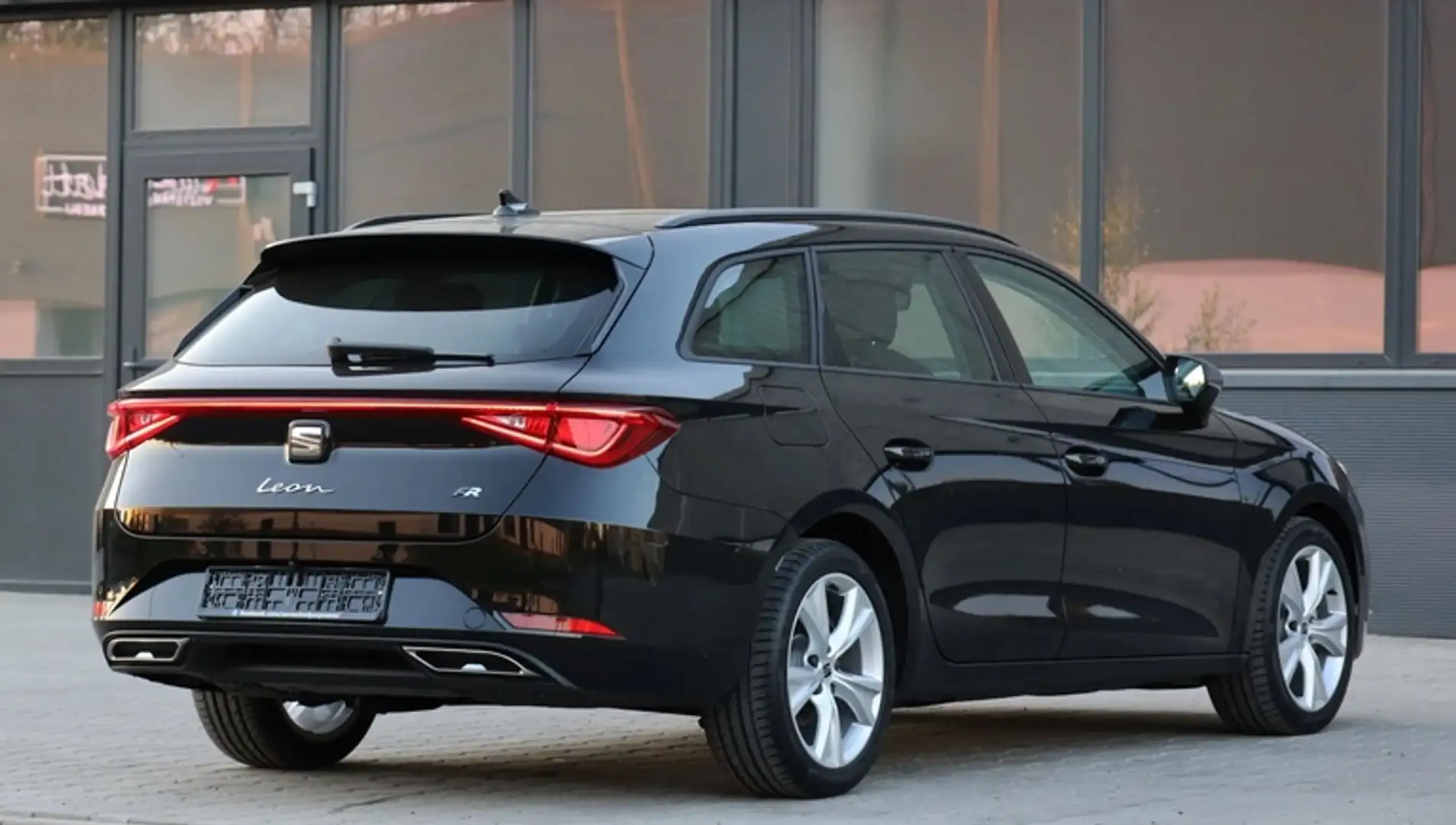 SEAT Leon Leon SP TSI FR LED Leder Navi Neuwagen Schwarz - 2
