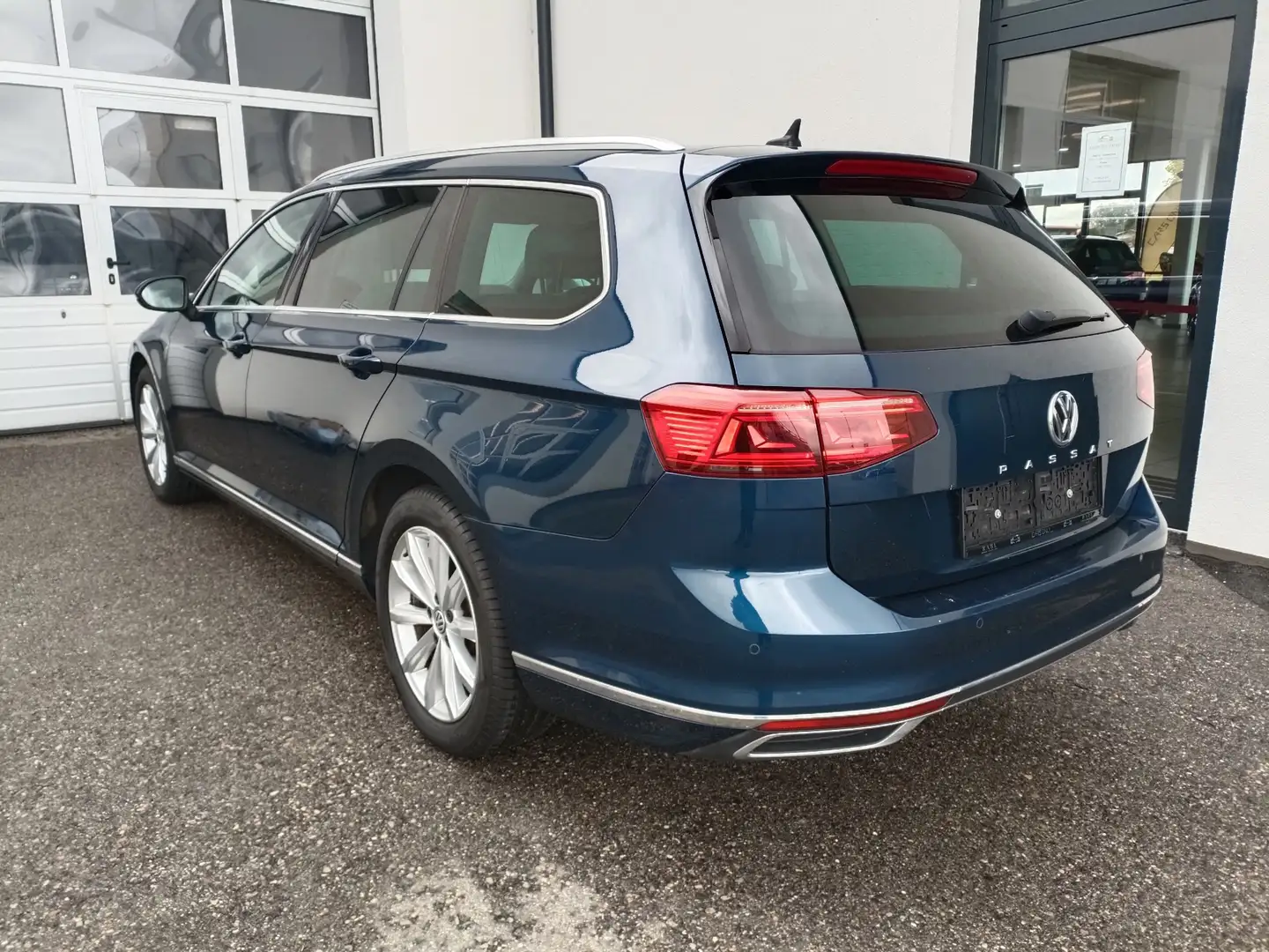 Volkswagen Passat Variant Elegance2,0SCR TDI DSG,Leder,Navi,Radar,APP,Sitzh. Blau - 2