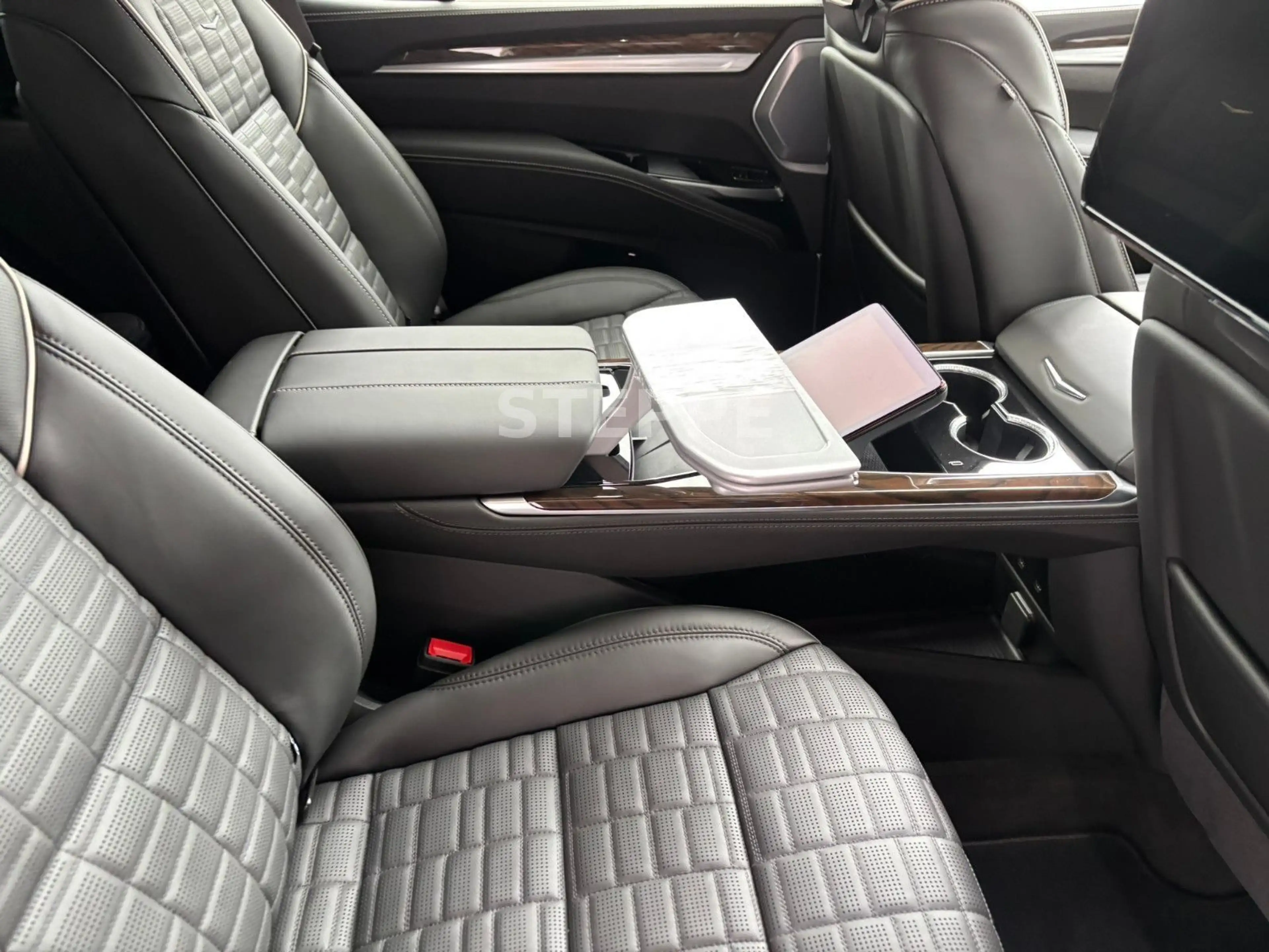 Cadillac Escalade MY26 6.2 V8 SportPlatinum Executive 24" — photo 14