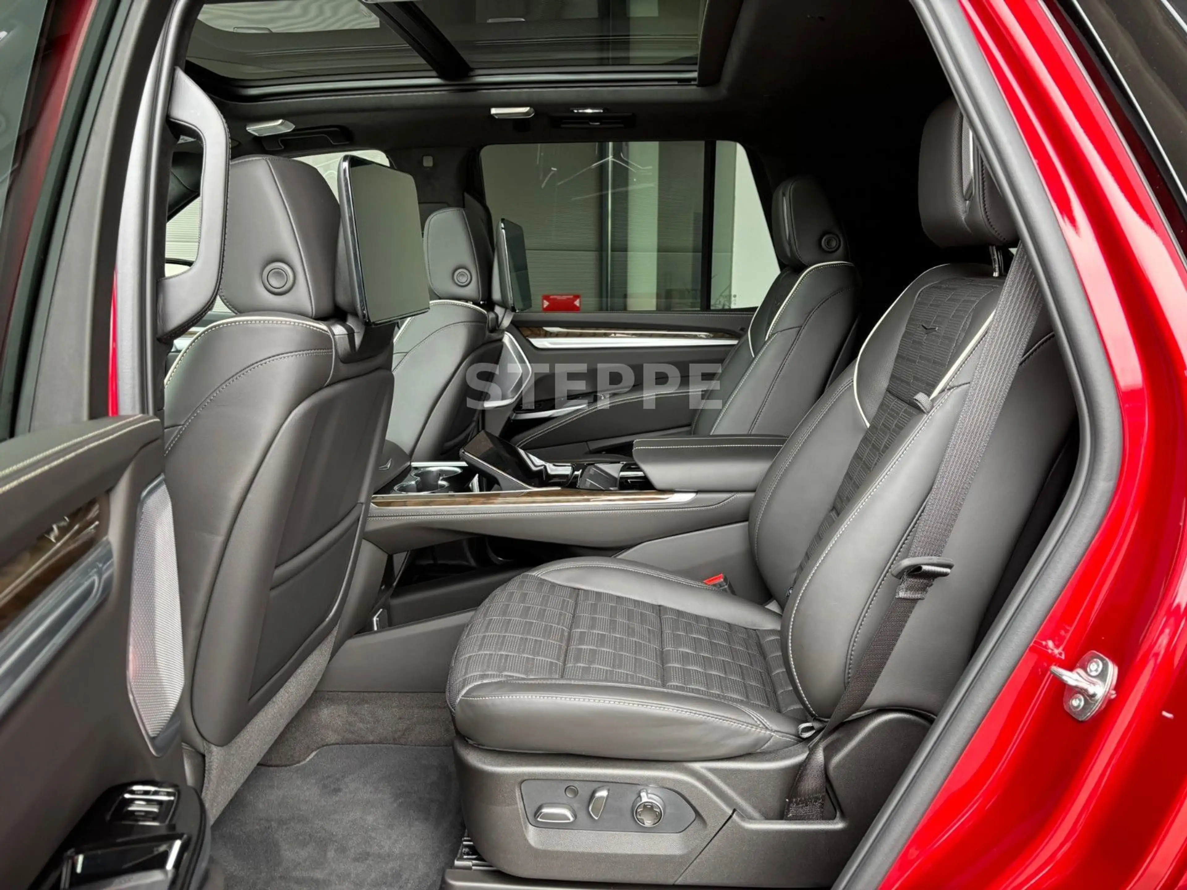 Cadillac Escalade MY26 6.2 V8 SportPlatinum Executive 24" — photo 9