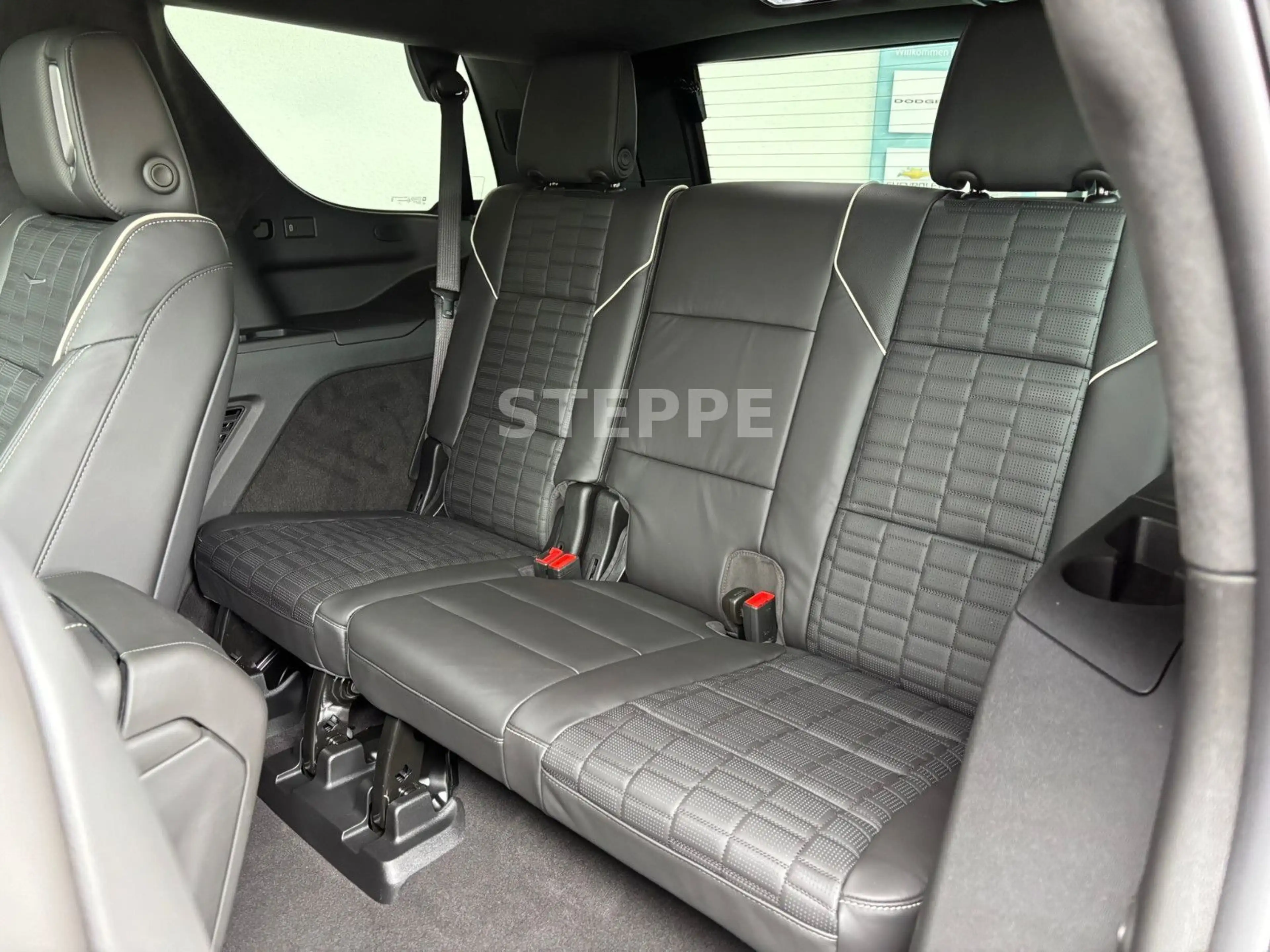 Cadillac Escalade MY26 6.2 V8 SportPlatinum Executive 24" — photo 15