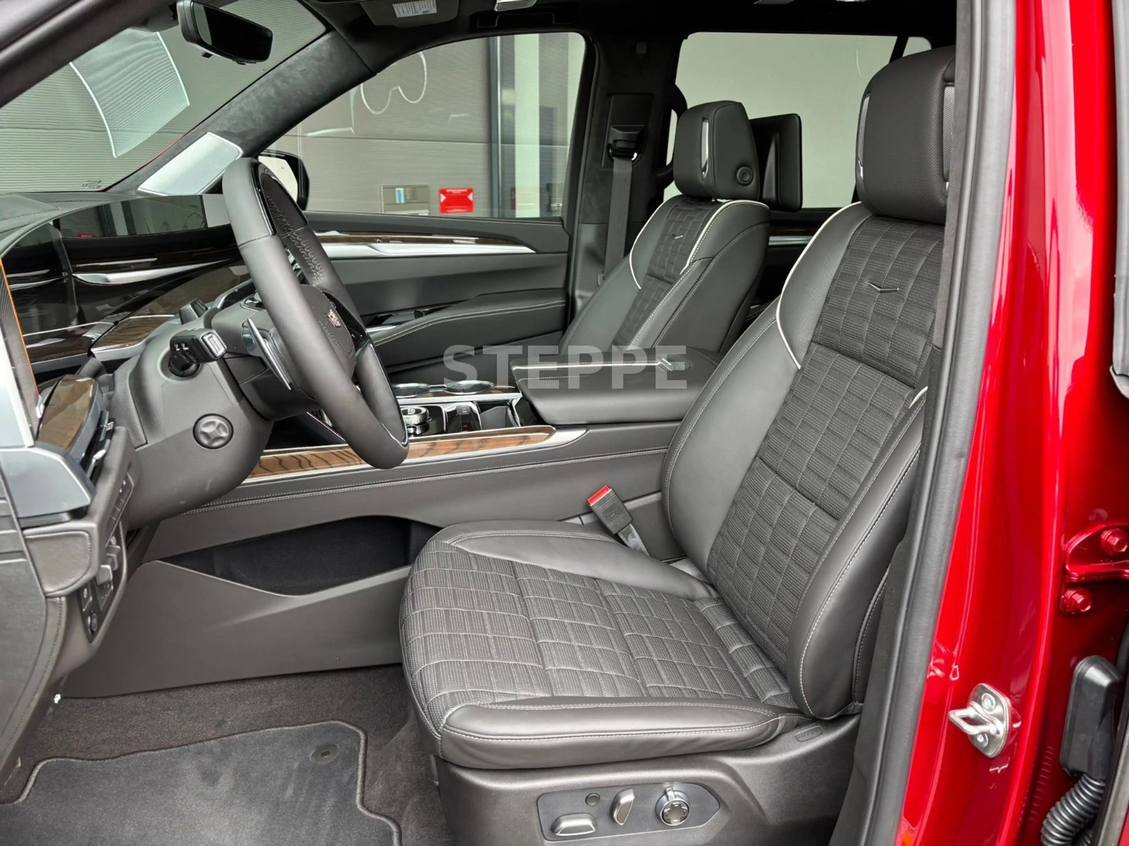 Cadillac Escalade MY26 6.2 V8 SportPlatinum Executive 24" — photo 7