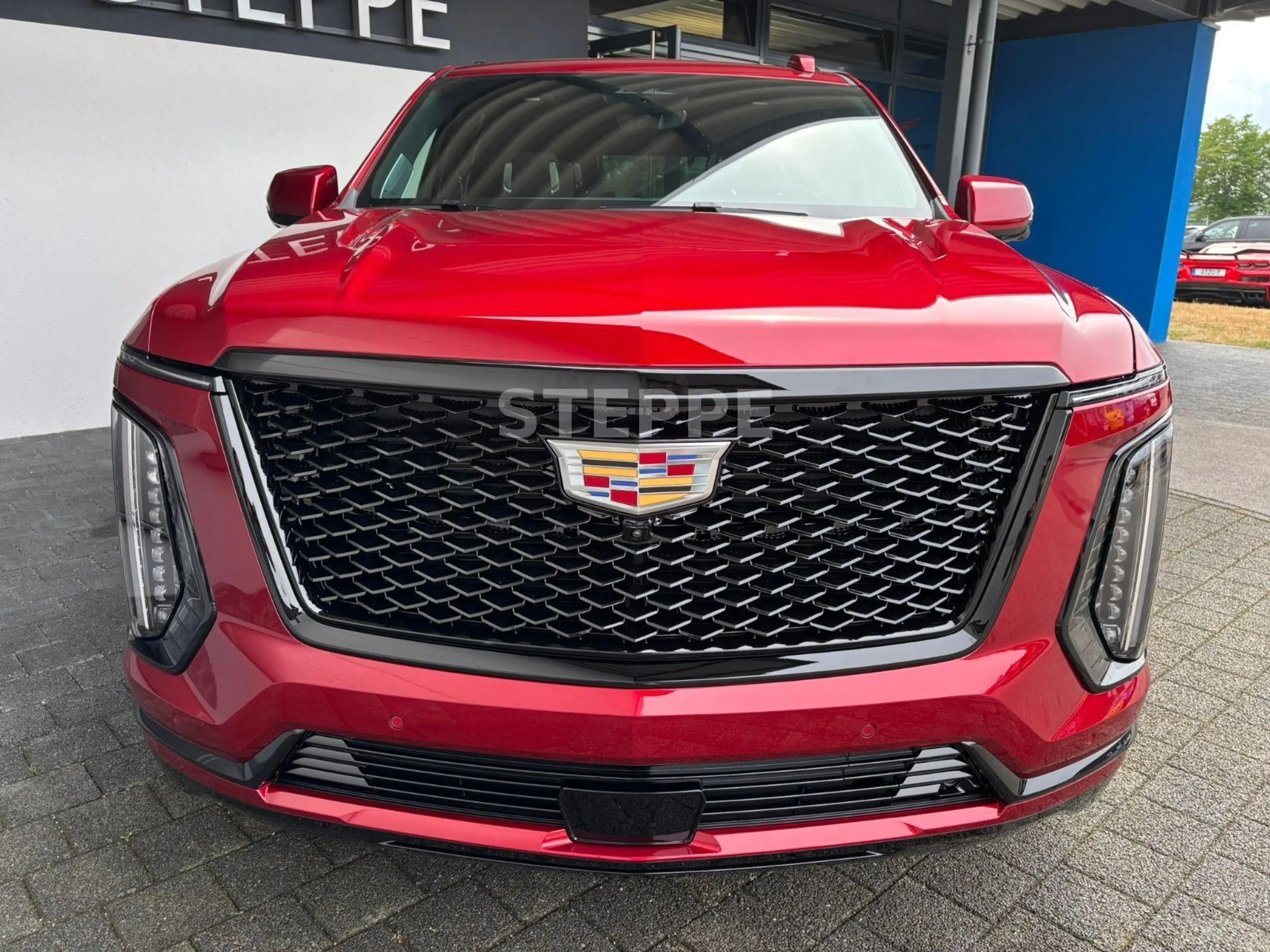 Cadillac Escalade MY26 6.2 V8 SportPlatinum Executive 24" — photo 2
