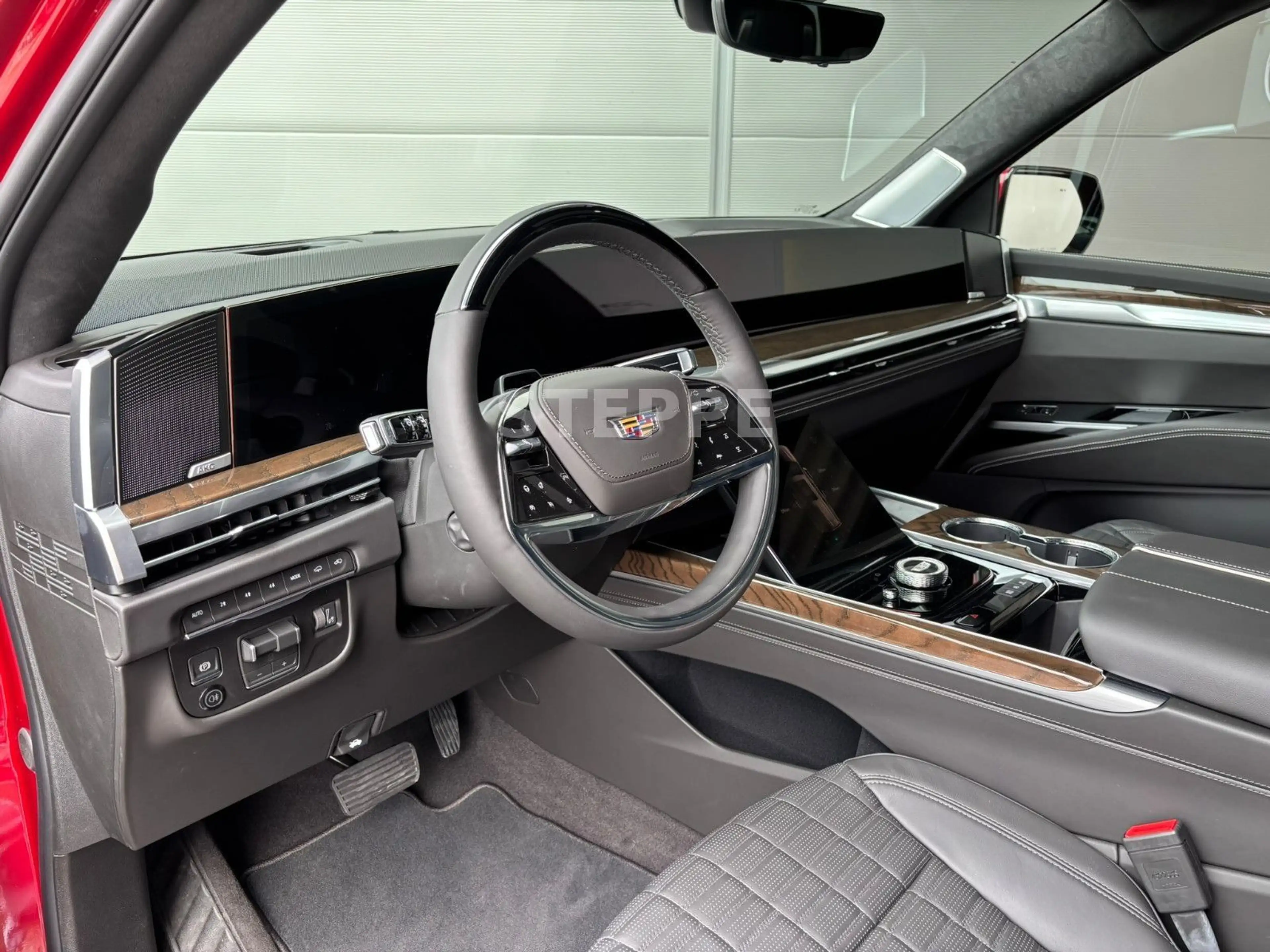 Cadillac Escalade MY26 6.2 V8 SportPlatinum Executive 24" — photo 6
