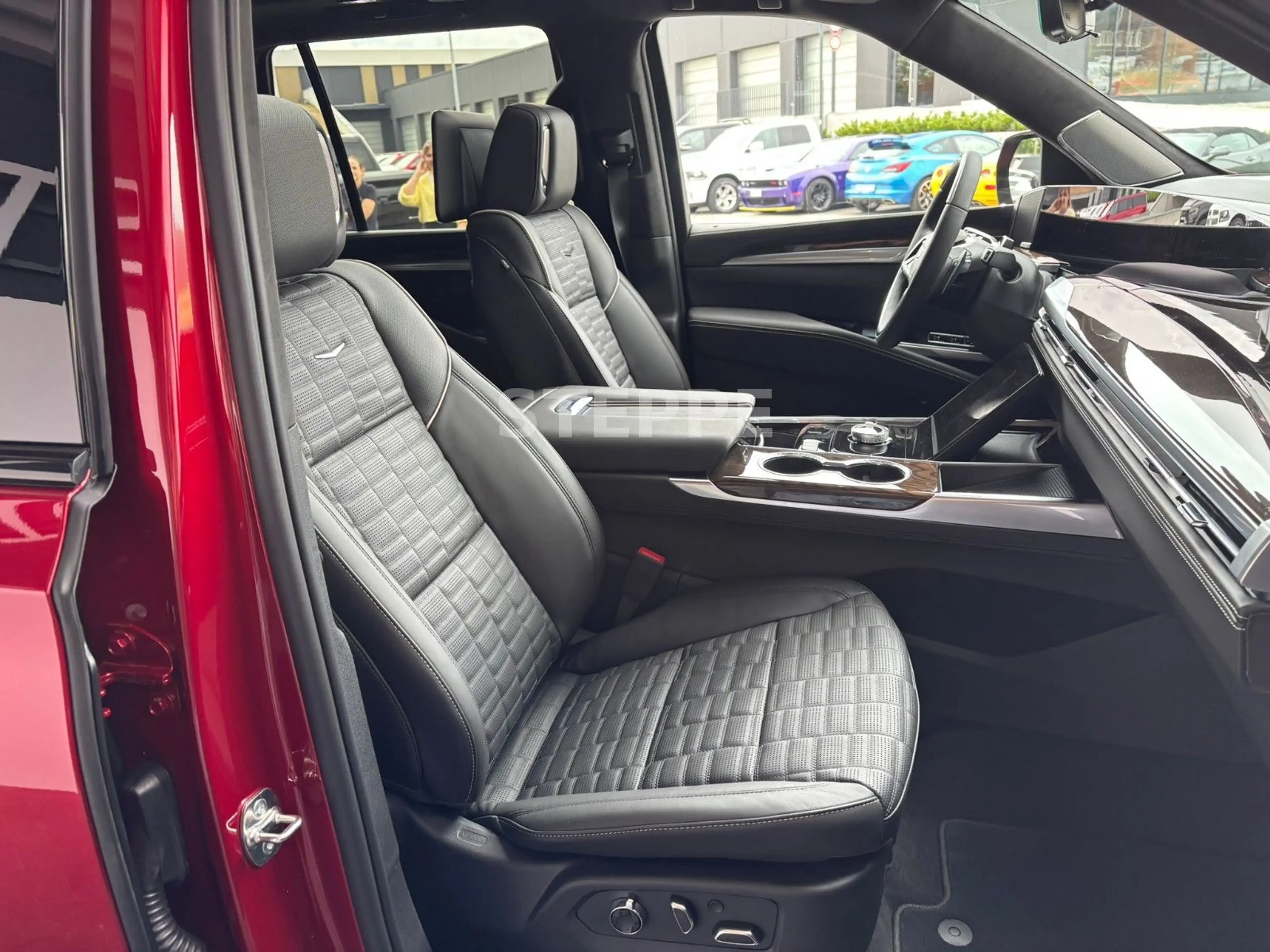 Cadillac Escalade MY26 6.2 V8 SportPlatinum Executive 24" — photo 11