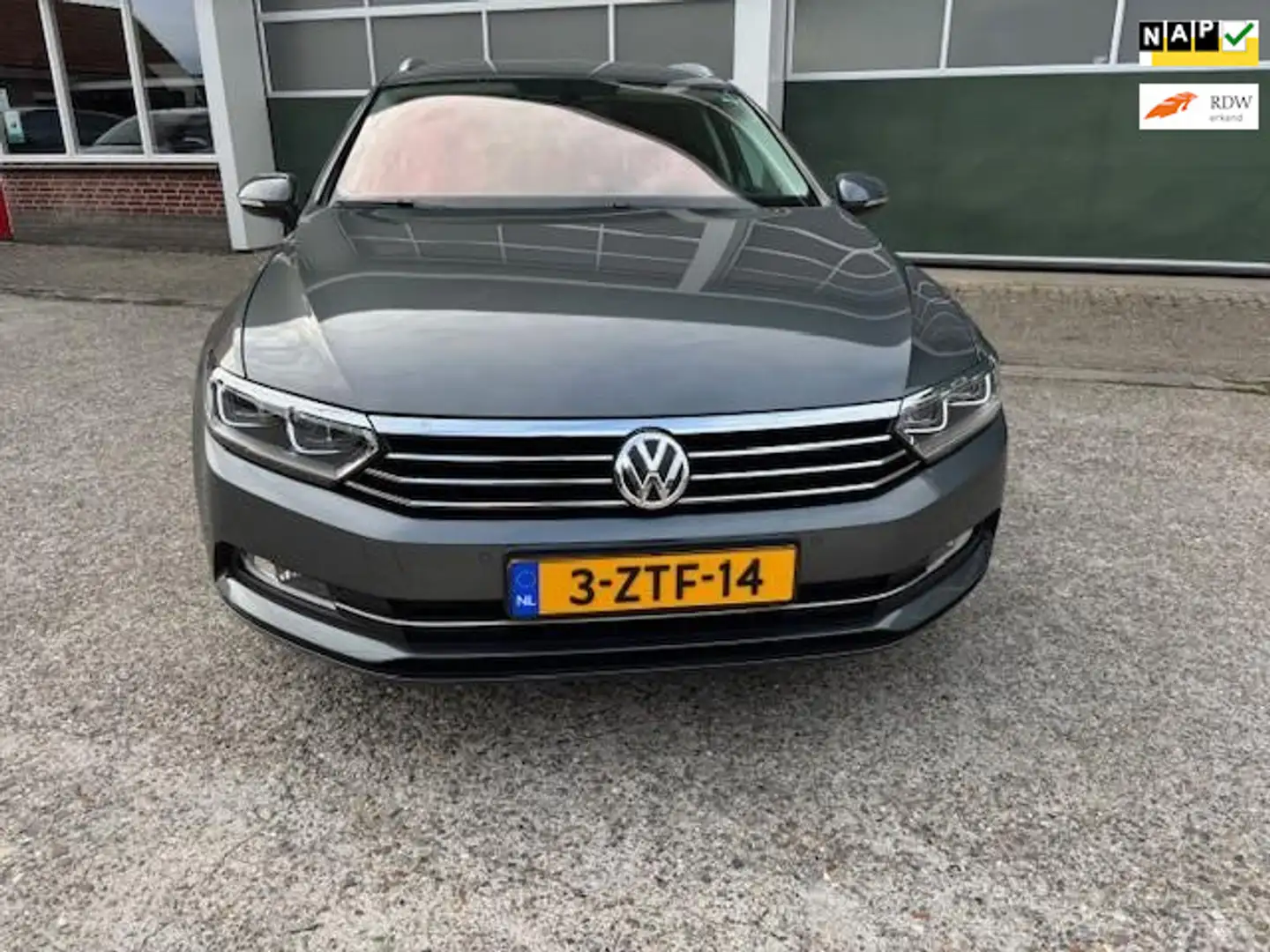 Volkswagen Passat Variant 1.4 TSI ACT 150 pk Business Edition 6 BAK/ NAVI/PA Grijs - 1