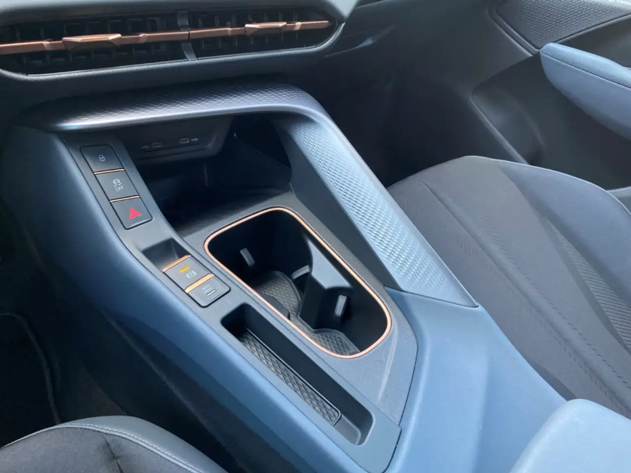 Cupra Terramar 1.5 eTSI DSG AHK+LED+HUD+NAVI+KLIMA+ACC, миниатюра 19
