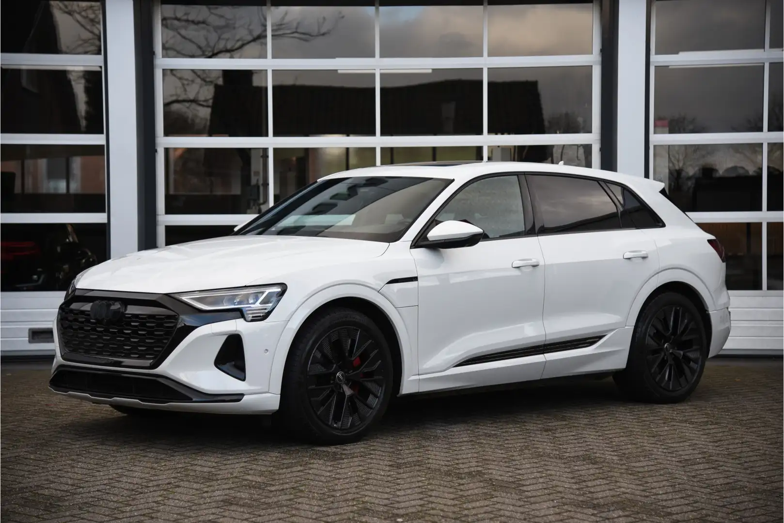 Audi Q8 e-tron 50 quattro S Edition 95 kWh Wit - 2