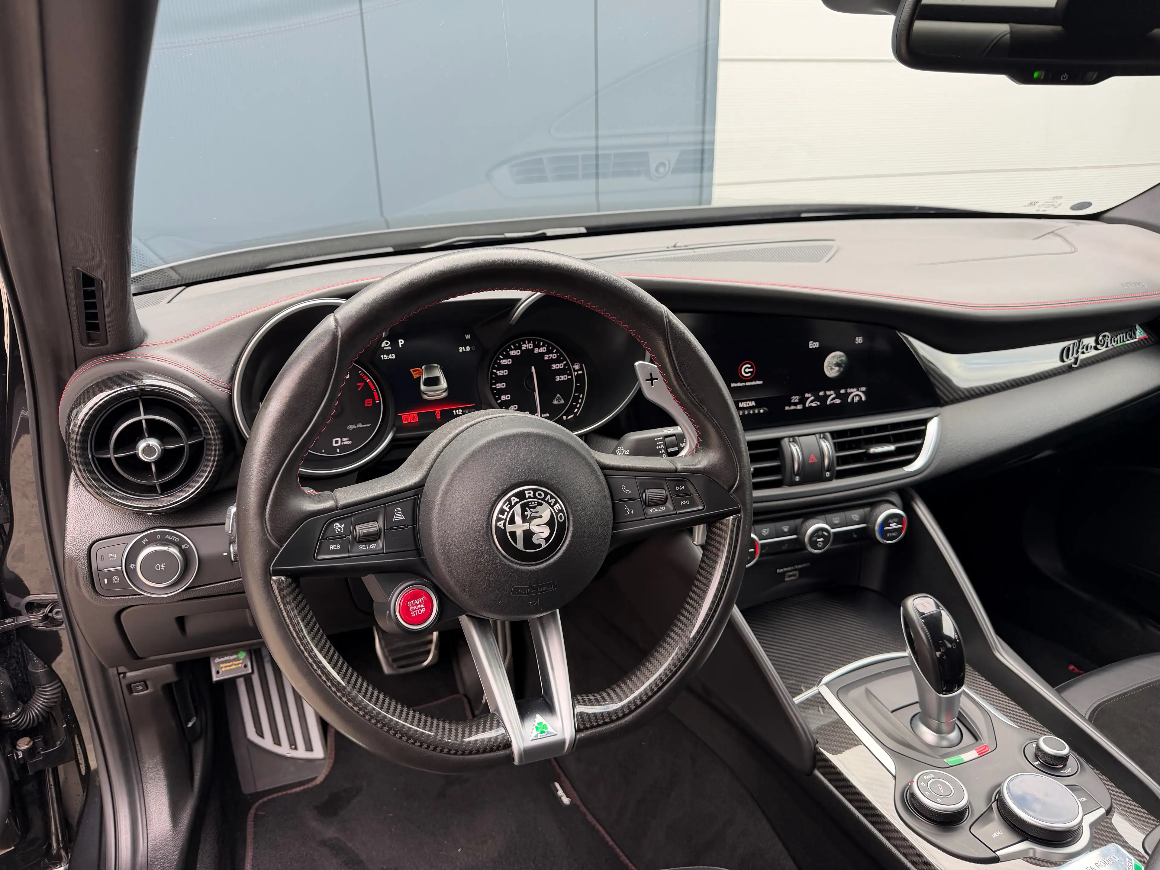 Alfa Romeo Giulia Giulia 2.9 T V6 Quadrifoglio — photo 15