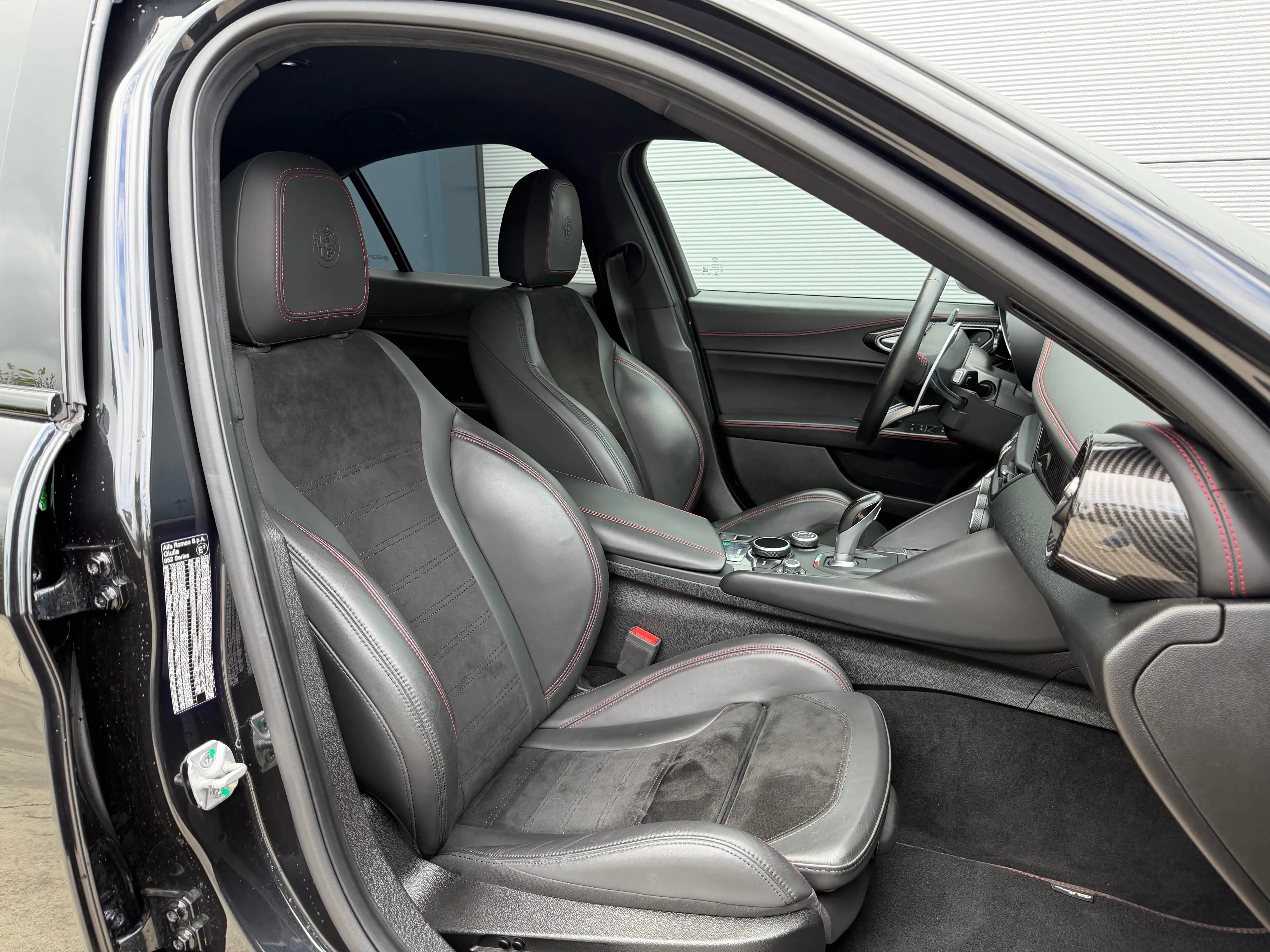 Alfa Romeo Giulia Giulia 2.9 T V6 Quadrifoglio — photo 11