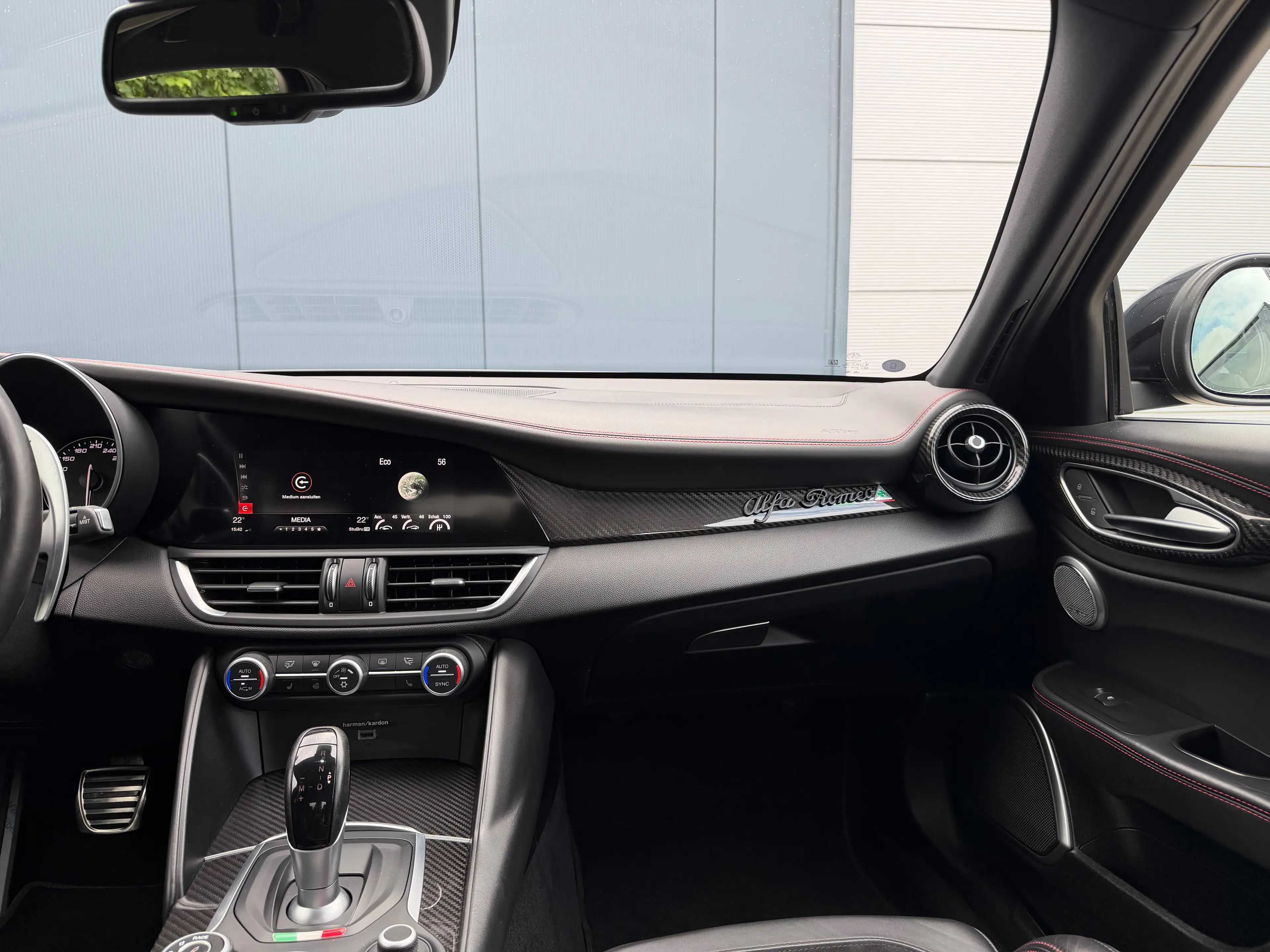 Alfa Romeo Giulia Giulia 2.9 T V6 Quadrifoglio — photo 14