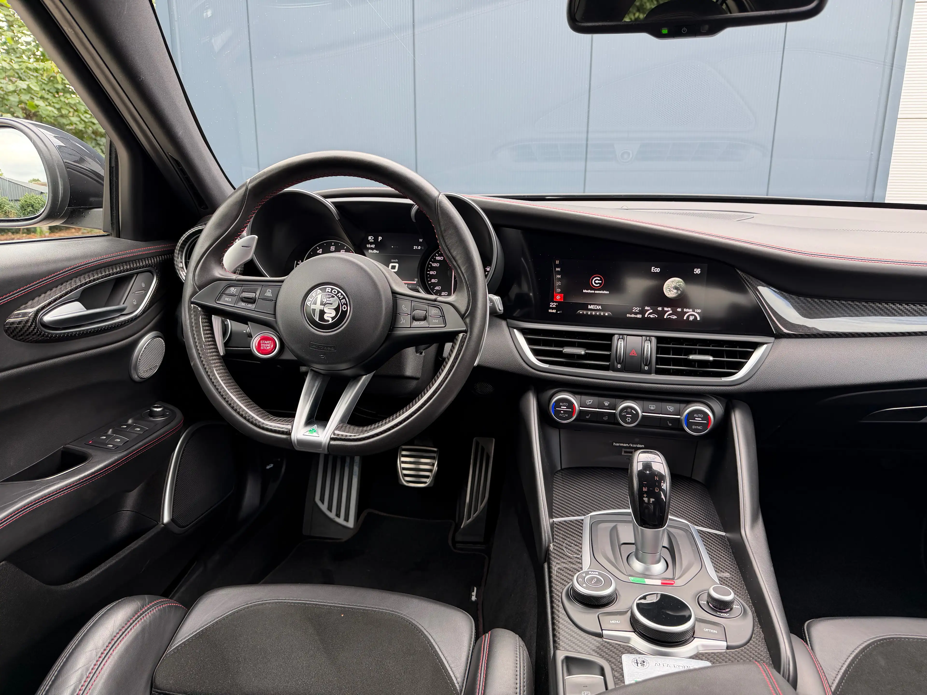 Alfa Romeo Giulia Giulia 2.9 T V6 Quadrifoglio — photo 13
