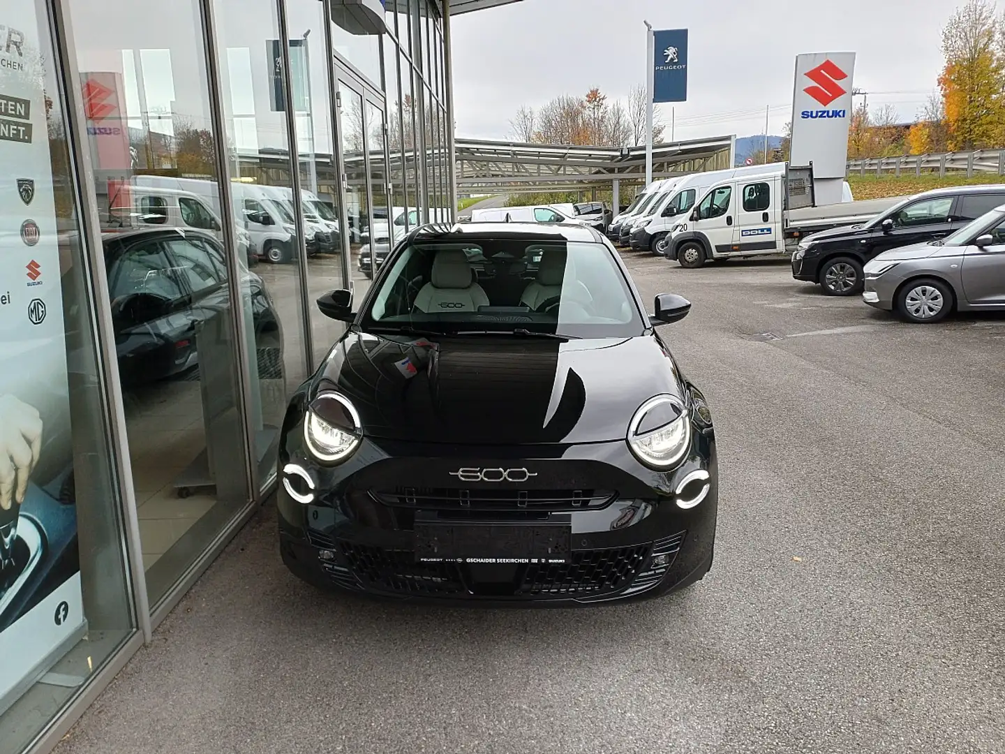 Fiat 600 Hybrid mHEV 110 6-Gang eDCT Icon Schwarz - 2