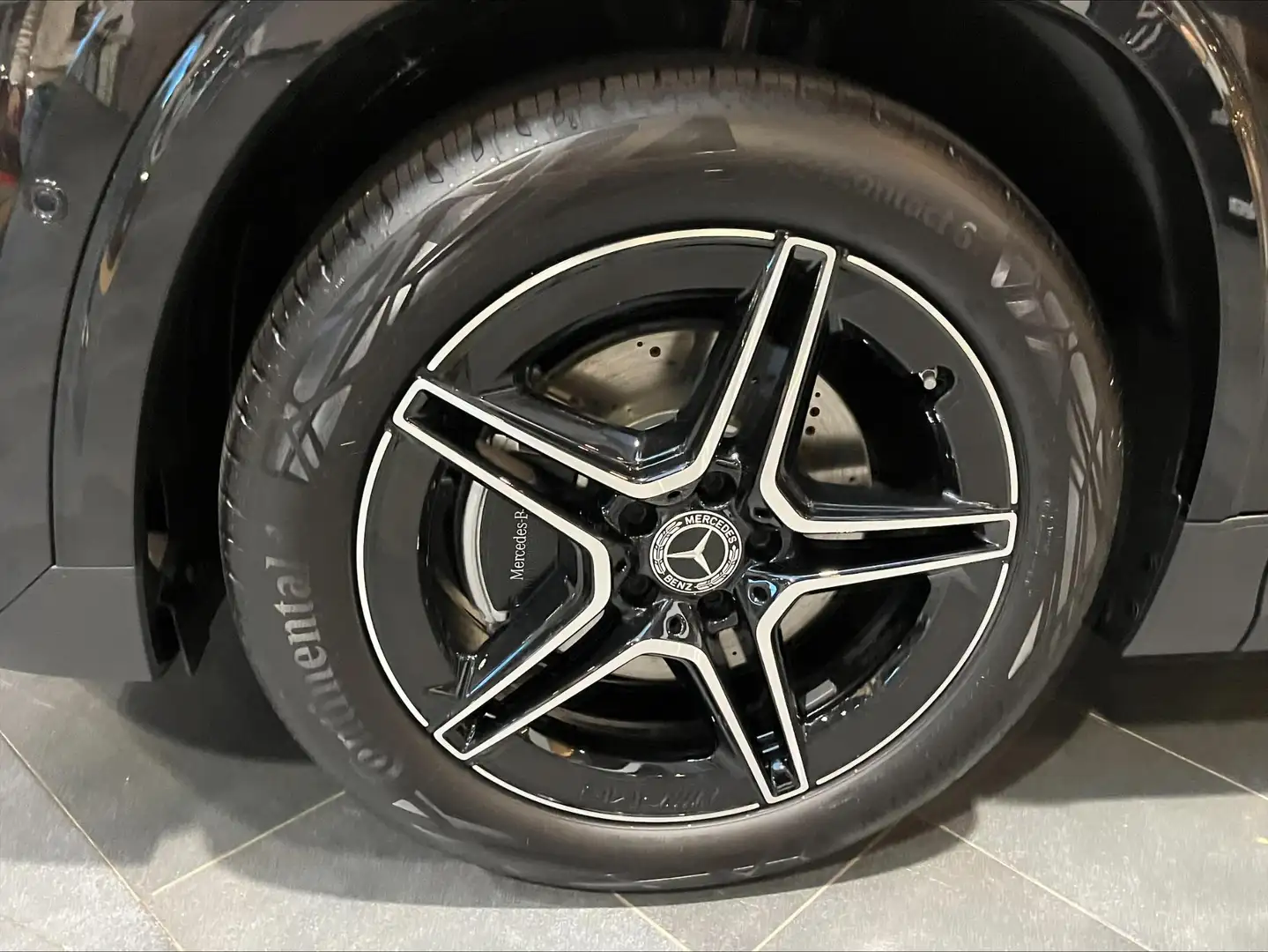 Mercedes-Benz GLA 180 GLA Star Edition Schwarz - 2