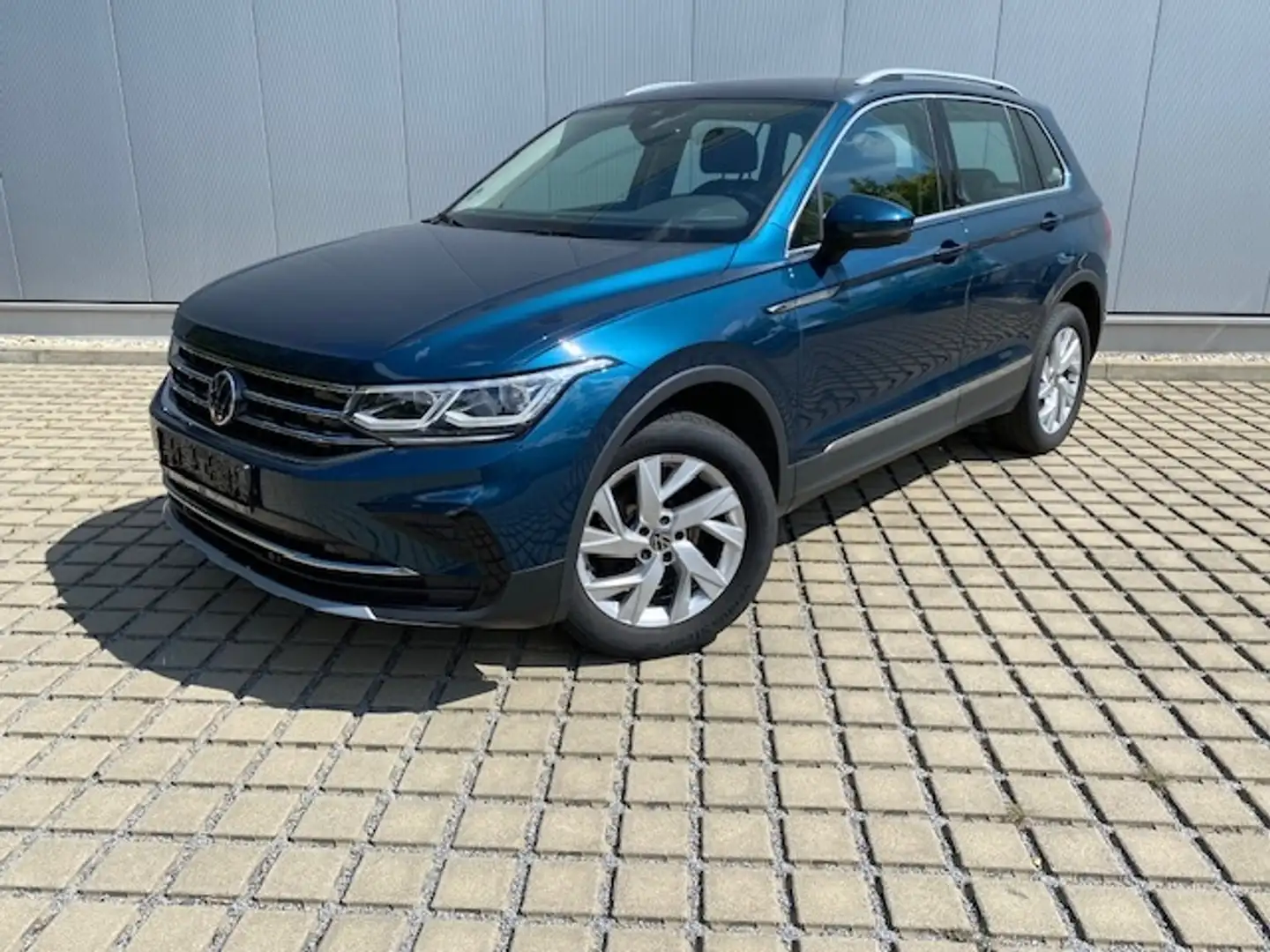 Volkswagen Tiguan 2.0 TDI 4Motion DSG Elegance AHK/MATRIX/18-ZOLL/N Blau - 2