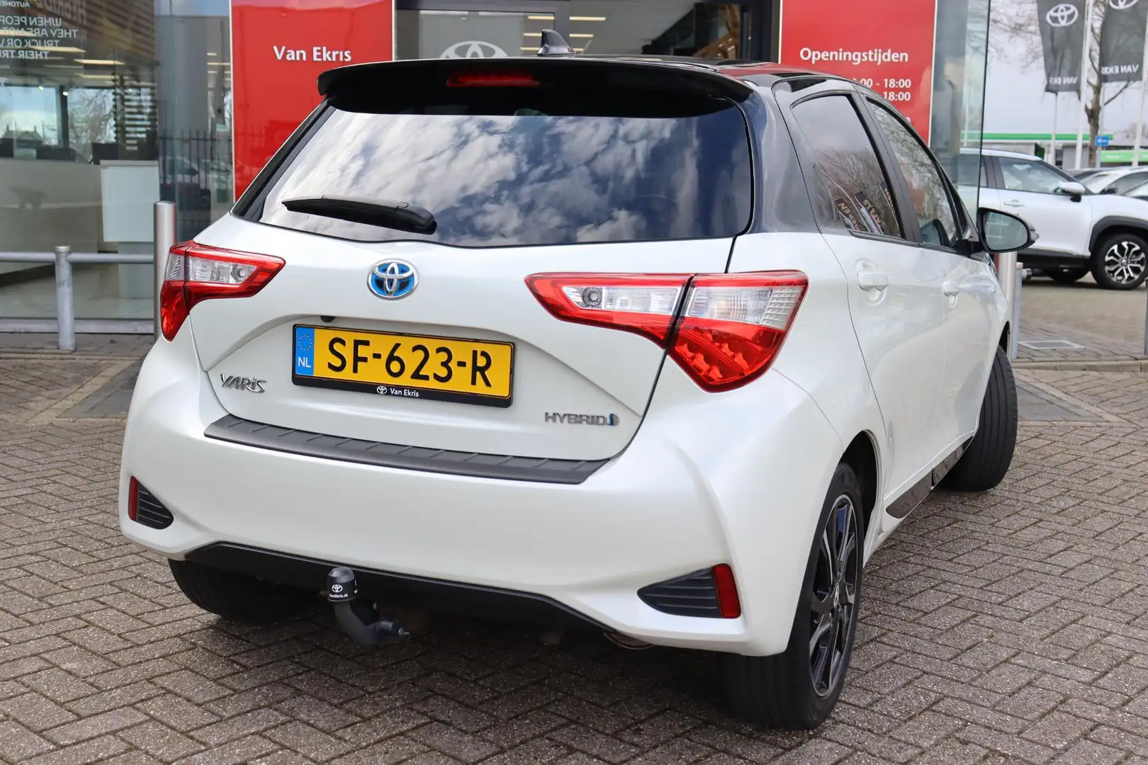 Toyota Yaris 1.5 Hybrid Bi-Tone, Navi , Trekhaak, Blanc - 2