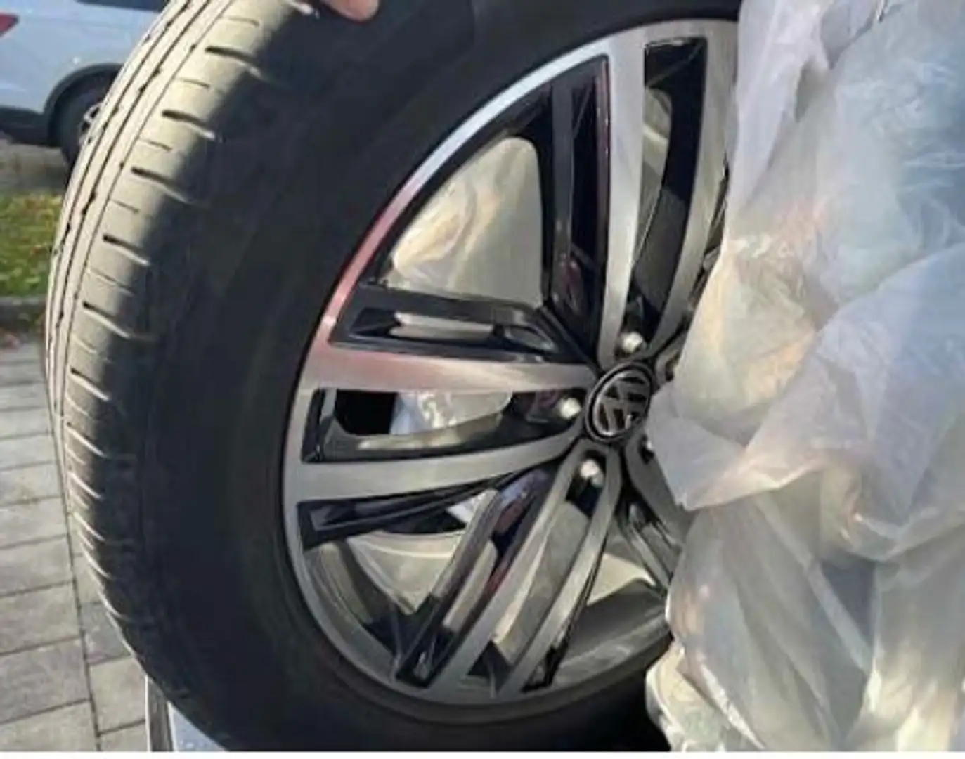 Volkswagen Tiguan Allspace Highline 4Motion Schwarz - 1