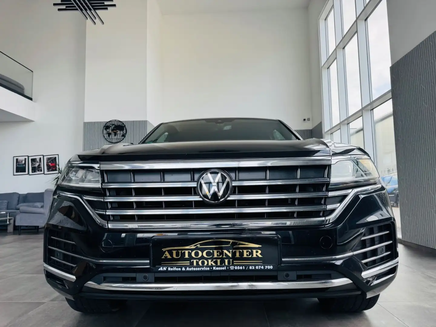 Volkswagen Touareg Elegance 3.0 TDI 4Motion STHZ Schwarz - 2