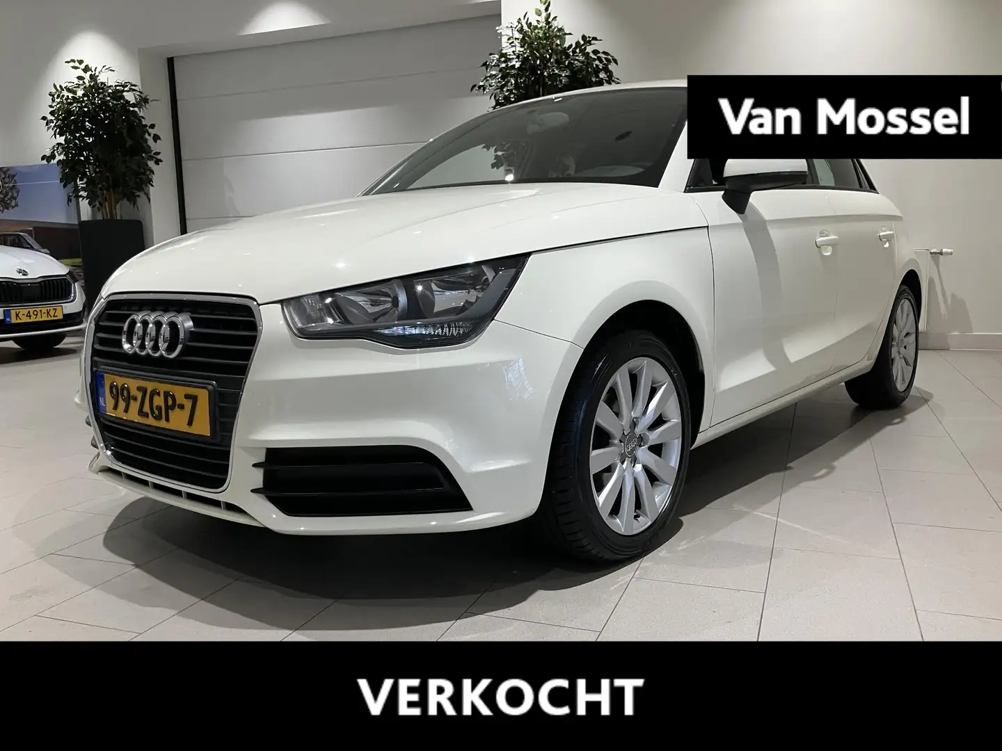 Audi A1 Sportback 1.2 TFSI Connect 86 PK | Navigatie | Blu Blanc - 1