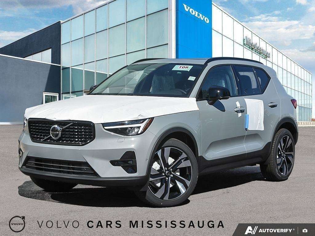 2026 Volvo XC40 B5 AWD Plus Dark Theme