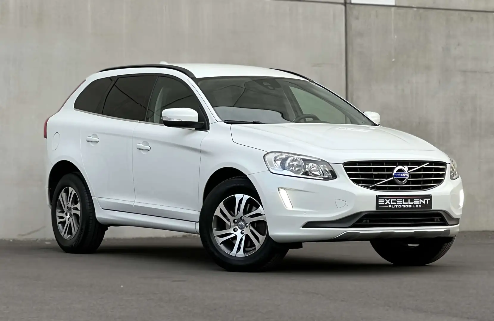 Volvo XC60 2.0 D4/BOITE AUTO/BLUETOOTH/GPS/LED/GARANTIE 12 M Weiß - 2