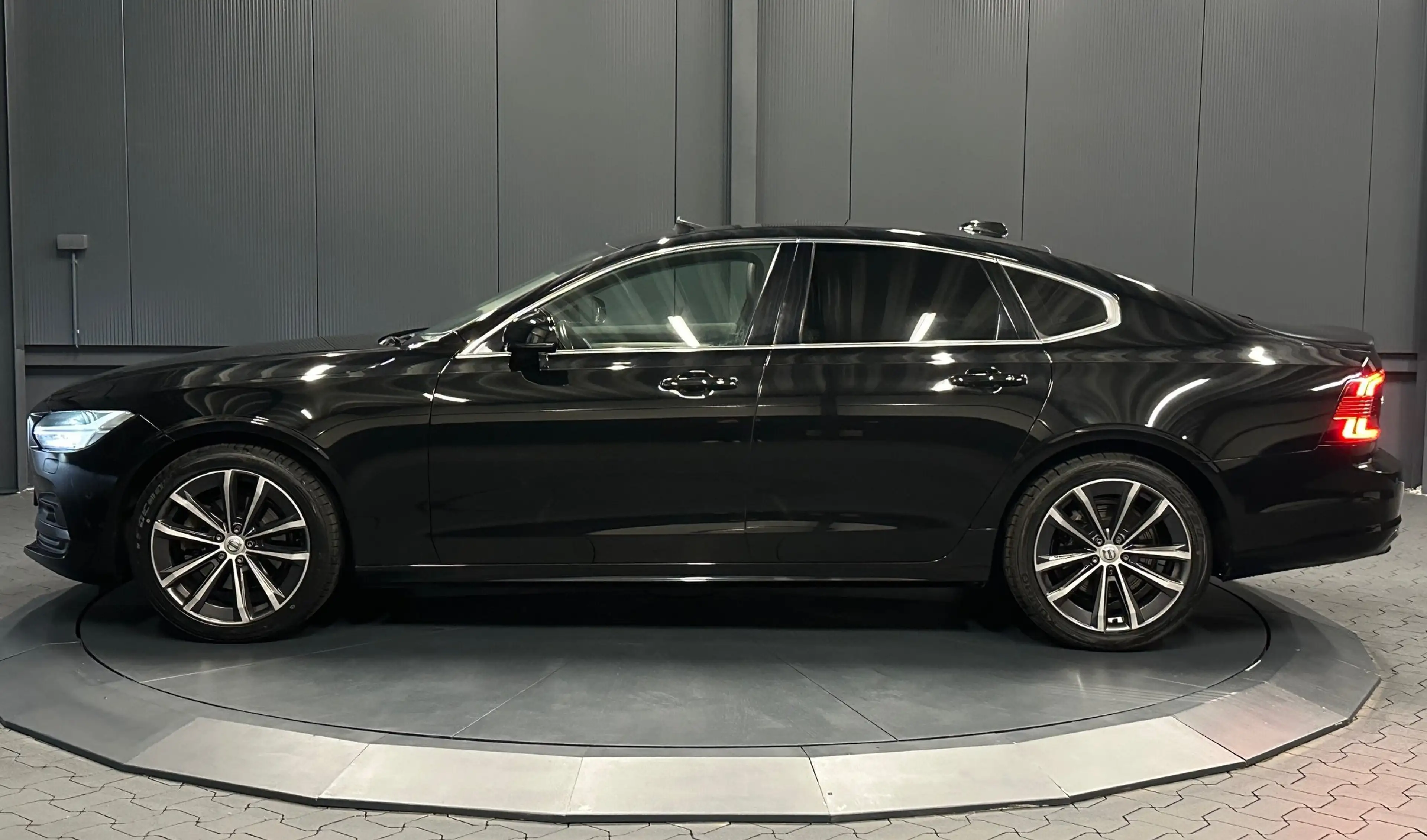 Volvo S90 Momentum Pro AWD *19Zoll*Xenium-Paket*360*Standhzg — photo 2