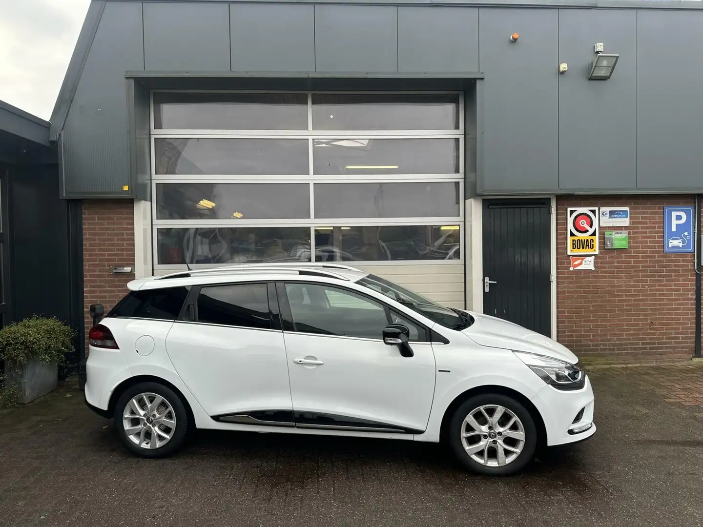 Renault Clio Estate 0.9 TCe Limited CARPLAY/CRUISE *ALL-IN PRIJ Wit - 2