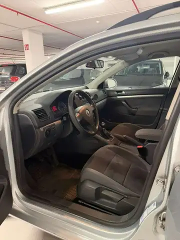 Volkswagen Golf view 4