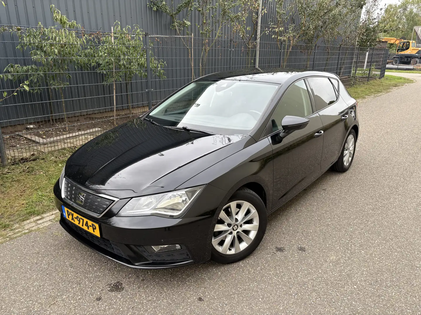 SEAT Leon 1.0 EcoTSI Style Business Intense / AUTOMAAT / NAV Schwarz - 2