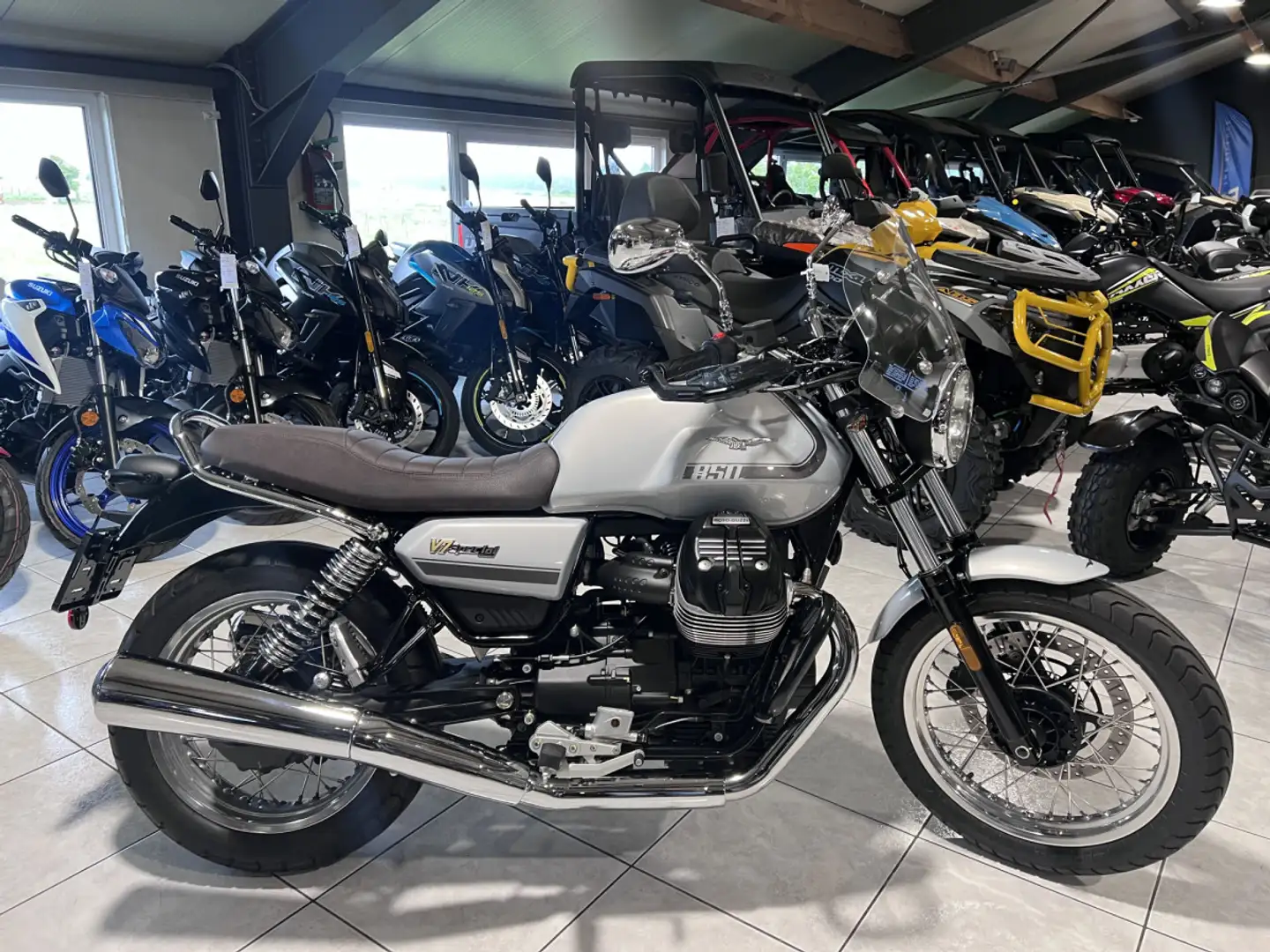 Moto Guzzi V 7 STONE IV 850 ABS SPECIAL Grijs - 1