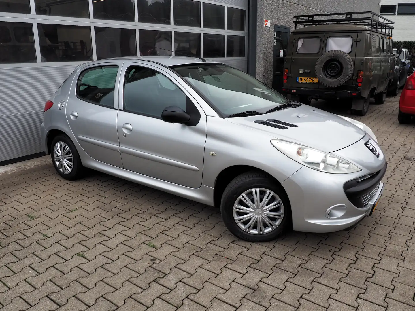 Peugeot 206+ XS 1.4 CLIMA 5 DEURS ELEK. PAKKET Сірий - 1