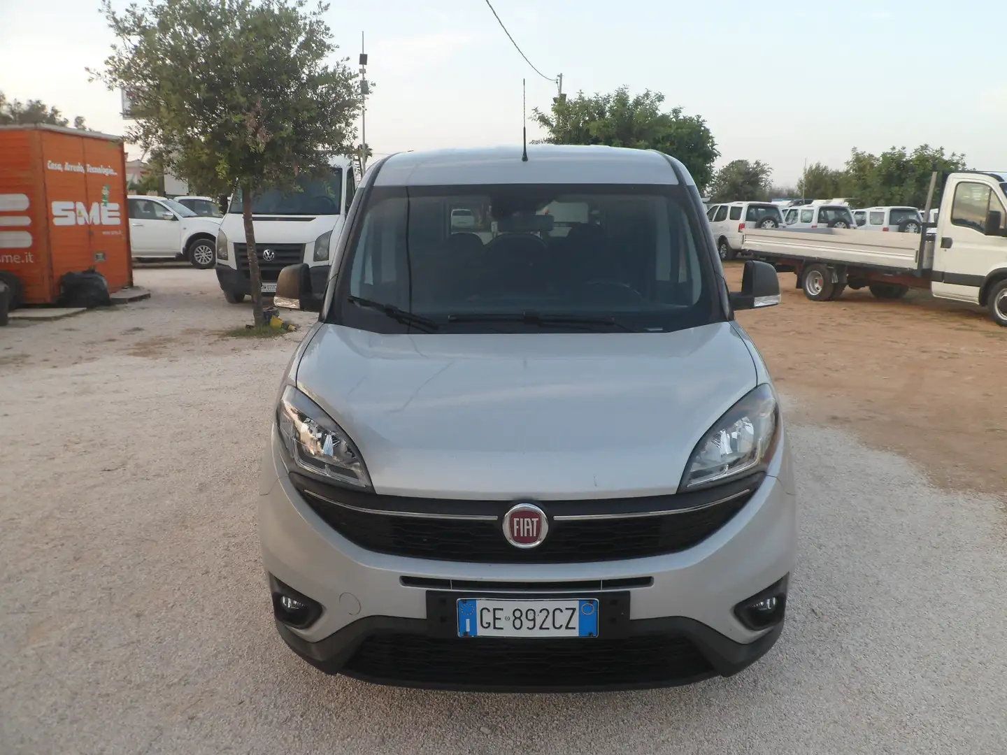 Fiat Doblo 5 posti maxi autocarro Argento - 2
