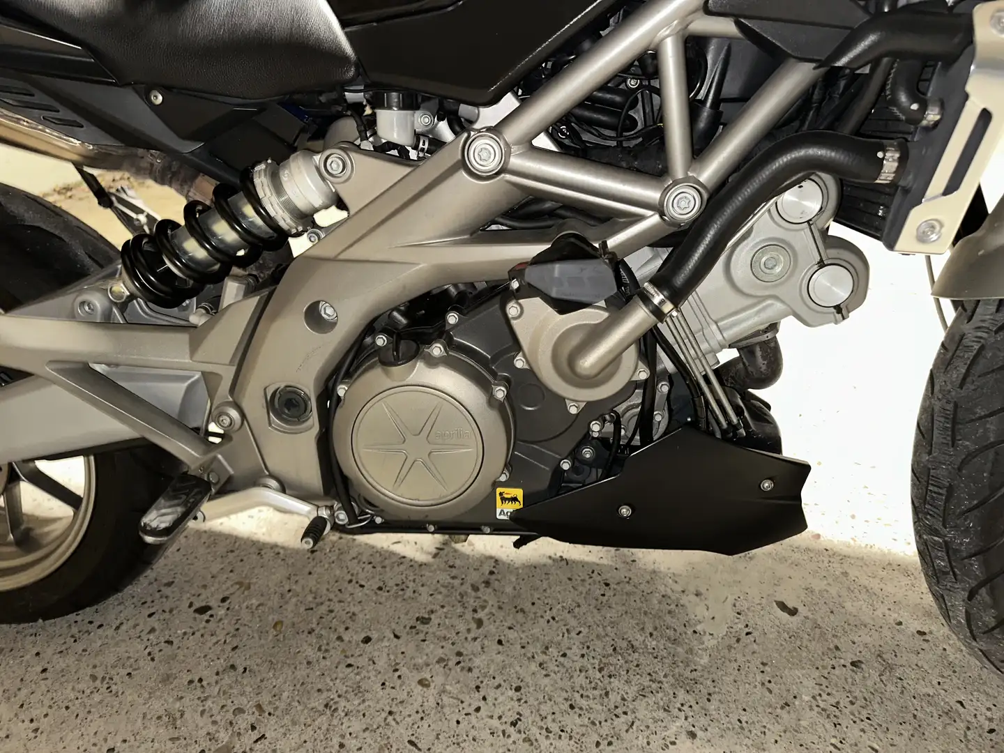 Aprilia Shiver 750 sl Schwarz - 1