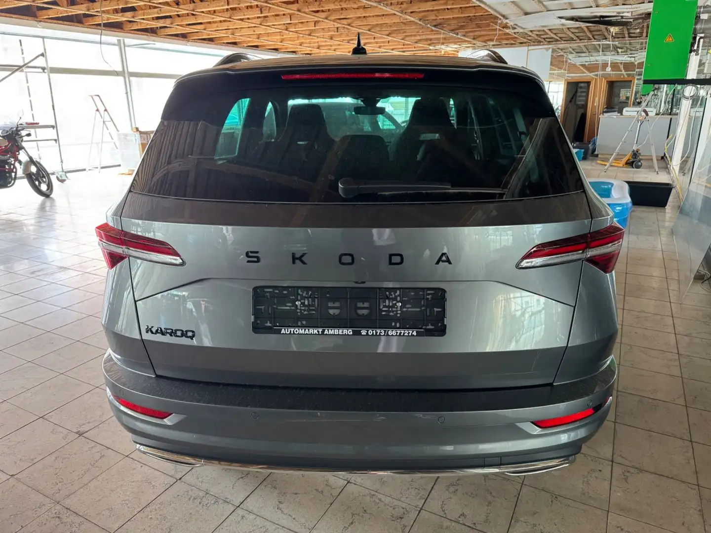 Skoda Karoq Sportline 1.5 DSG*ACC*AHK*NAVI*360°KAMERA* Grau - 2