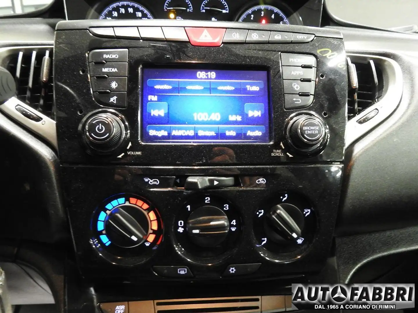 Lancia Ypsilon 1.0 FireFly 5p. S&S Hybrid Gold Wit - 2