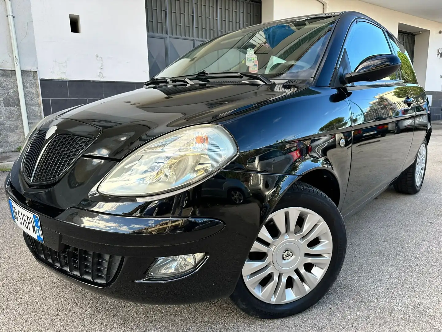 Lancia Ypsilon 1.2 Nero - 1