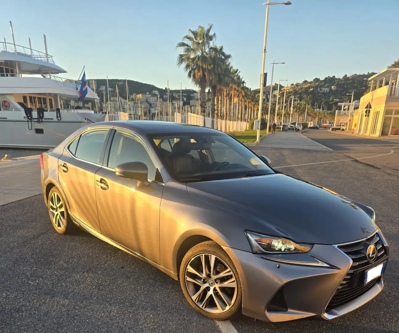 Lexus IS 300 IS III 2017 300h 2.5 Executive cvt Grau - 2