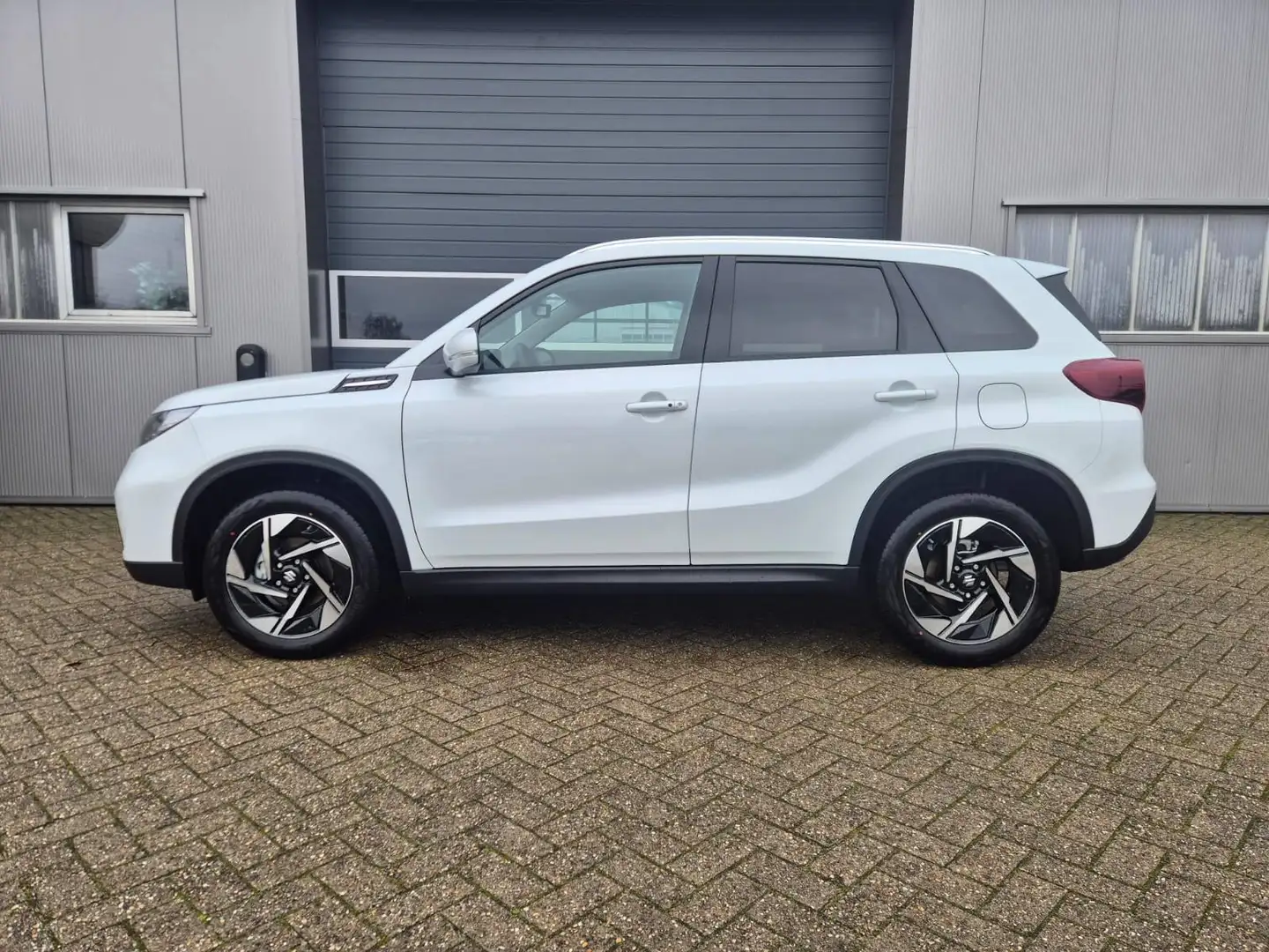 Suzuki Vitara Comfort+ 110PS Automatik MHEV 4x4 ALLGRIP 1.4 B... Weiß - 2