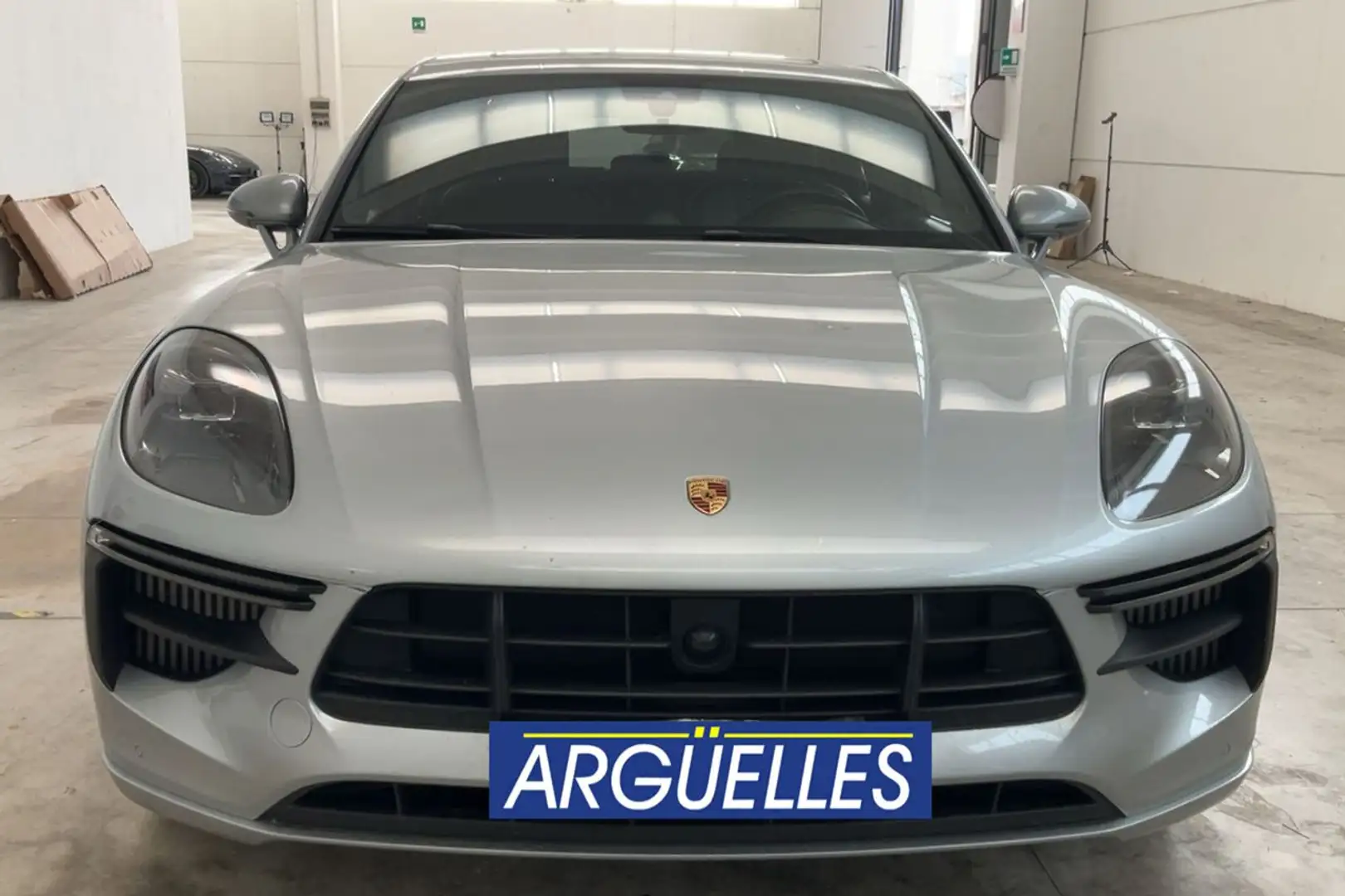 Porsche Macan Turbo SportDesign 440cv Plateado - 2